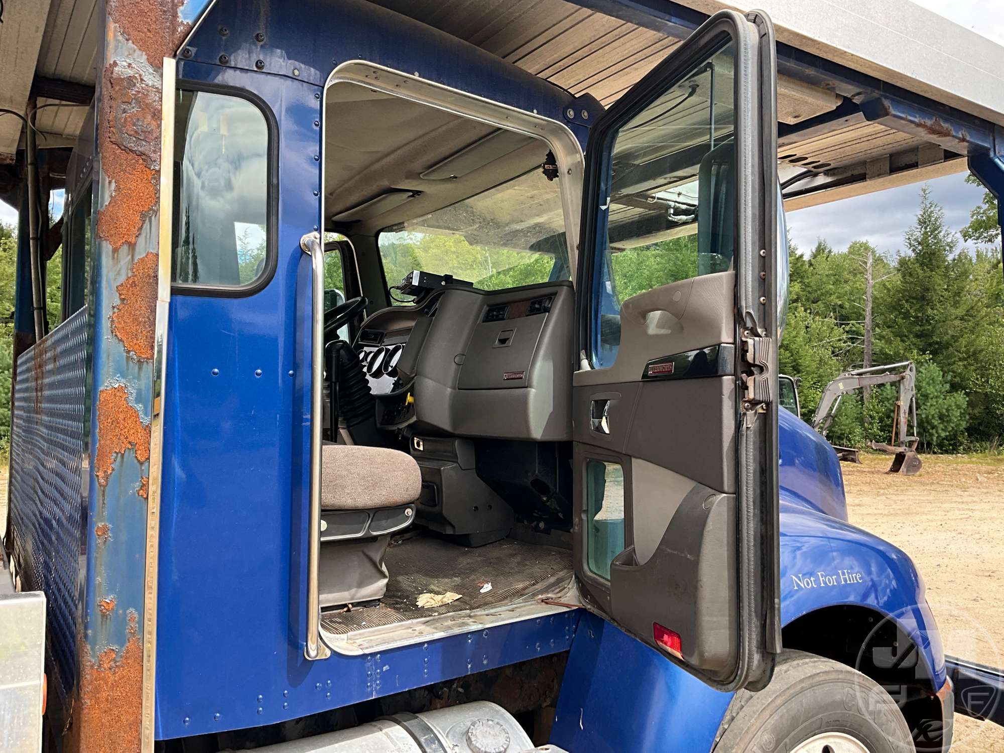 2011 Kenworth T3 SERIES