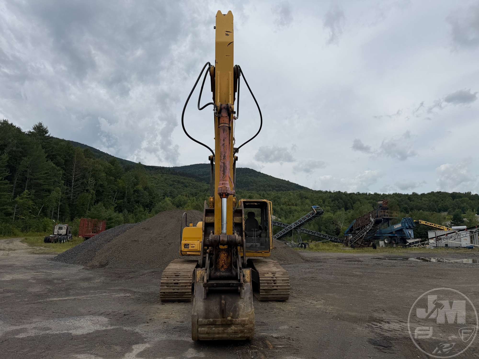 2001 John Deere 230 LC
