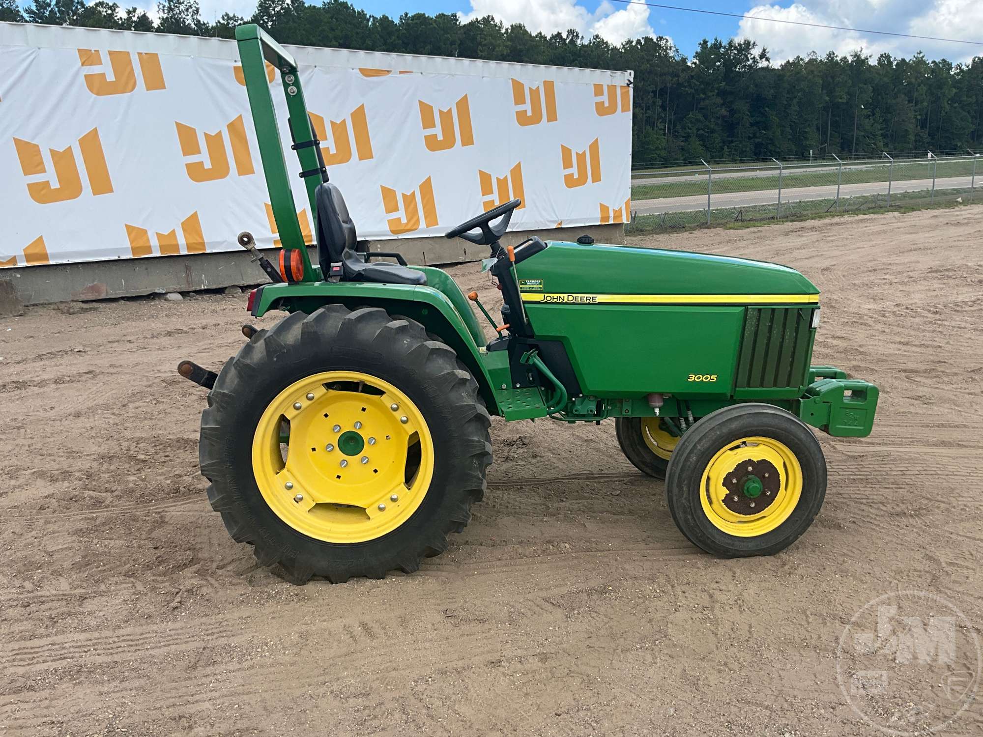 0 John Deere 3005