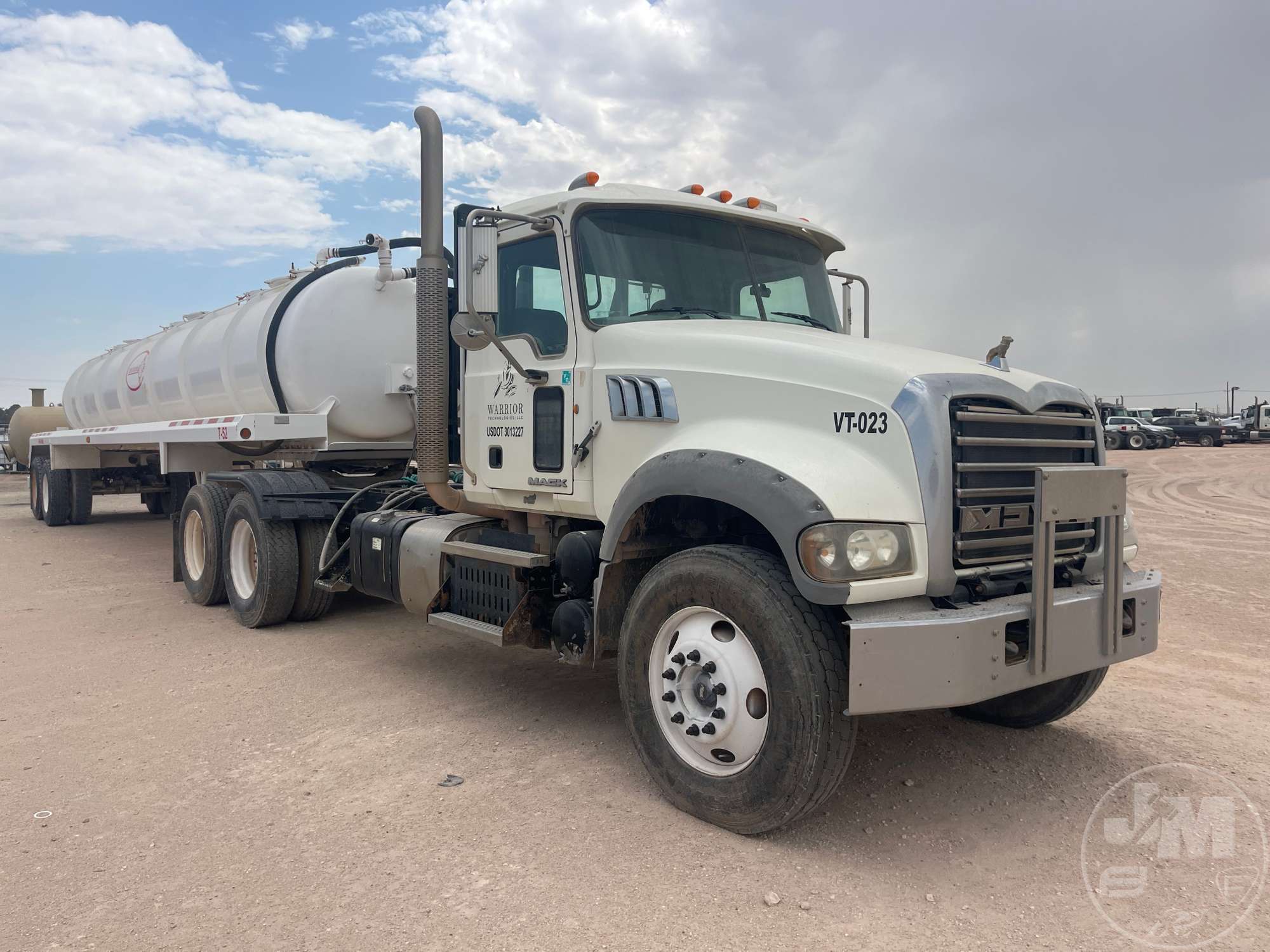 2013 Mack GU713