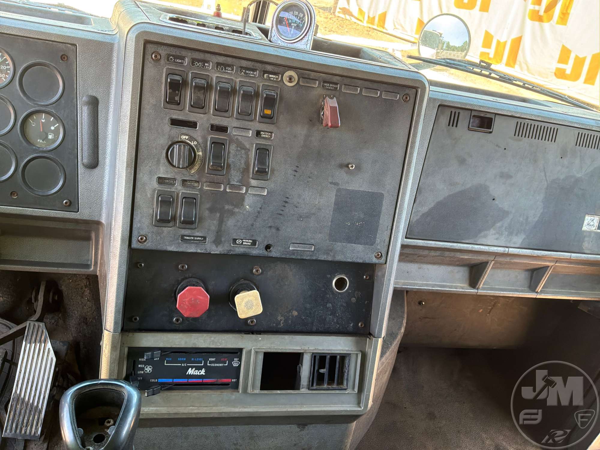 1993 Mack CH613