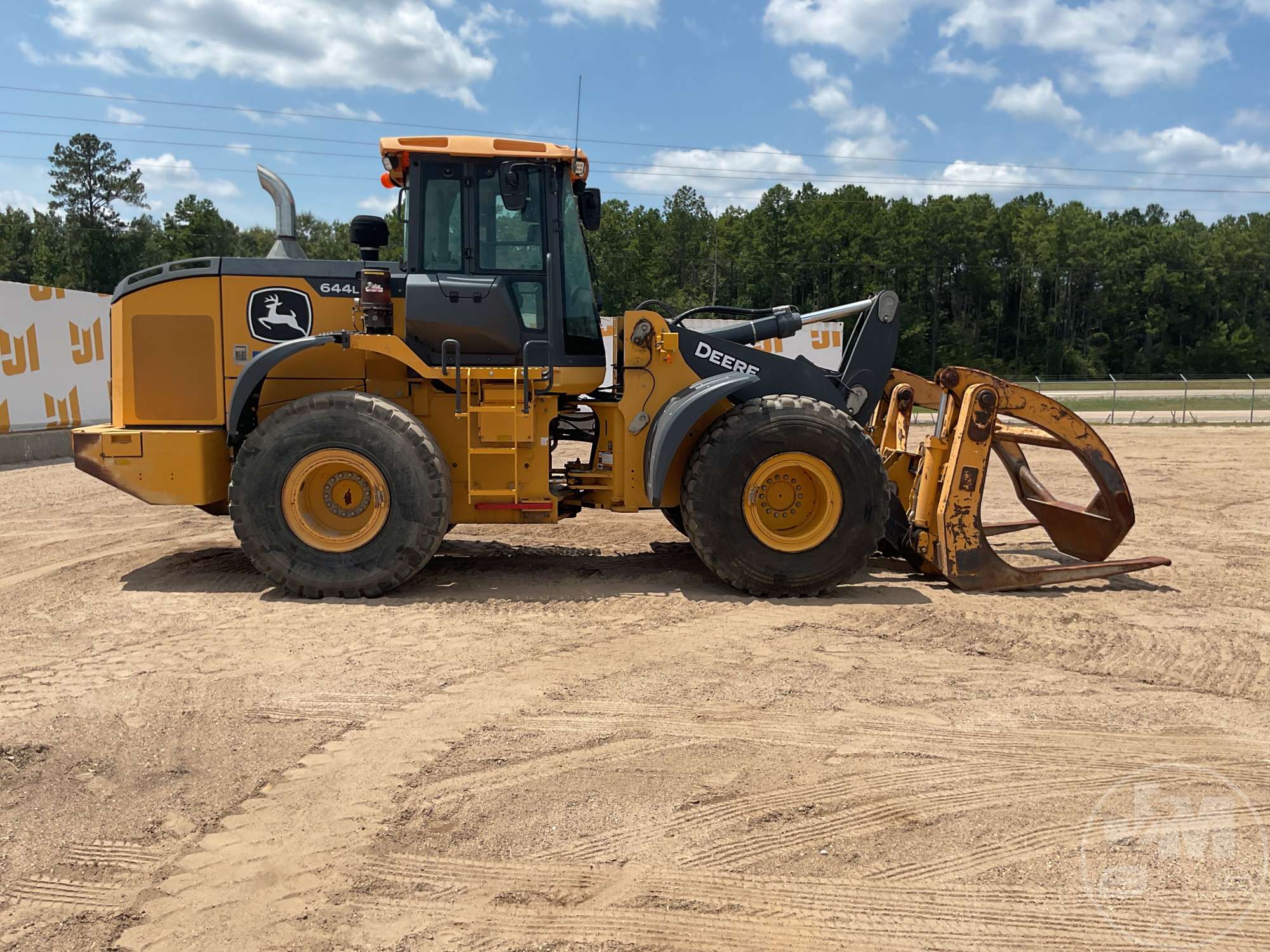0 John Deere 644L