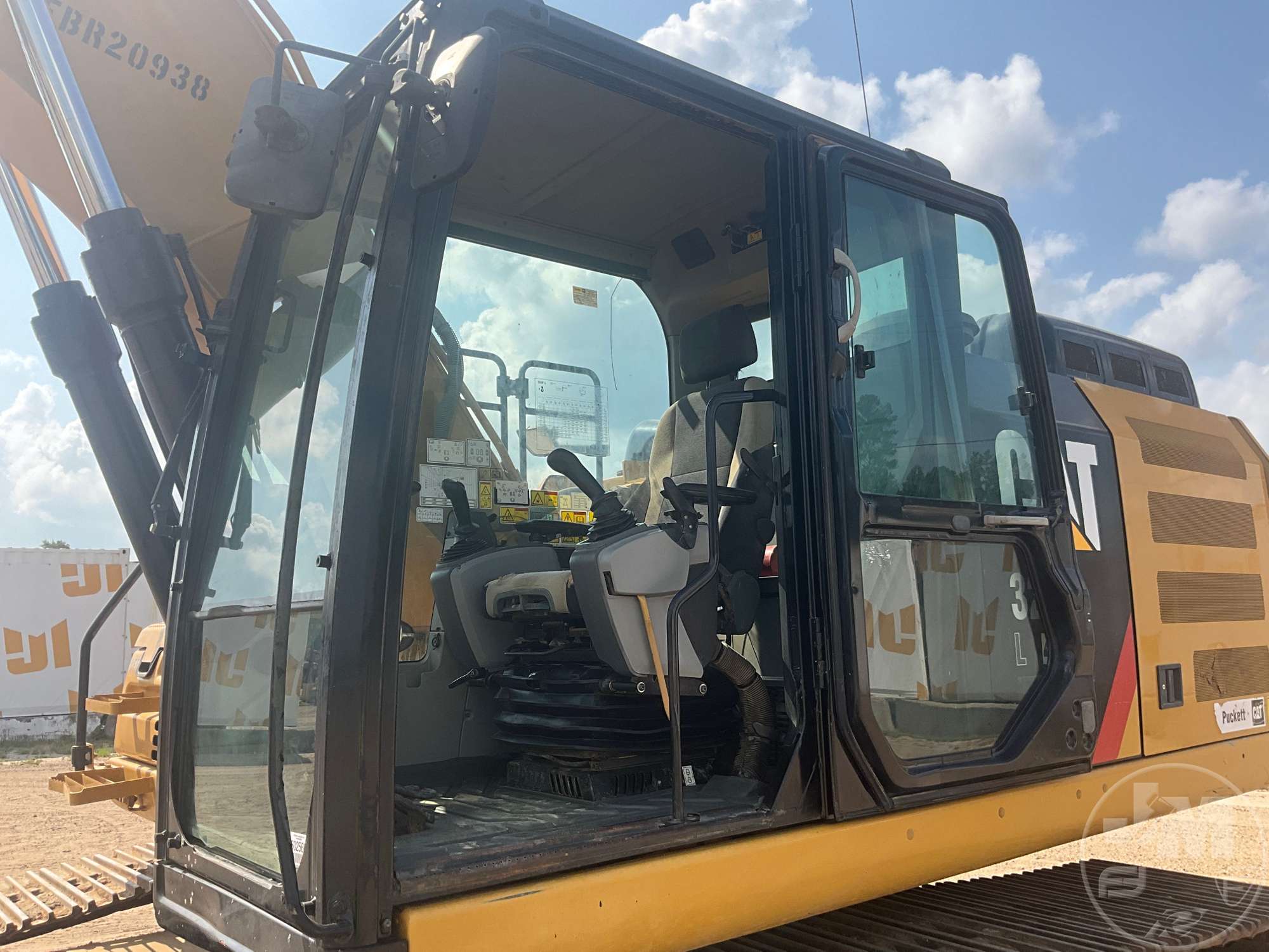 2019 Caterpillar 326F L