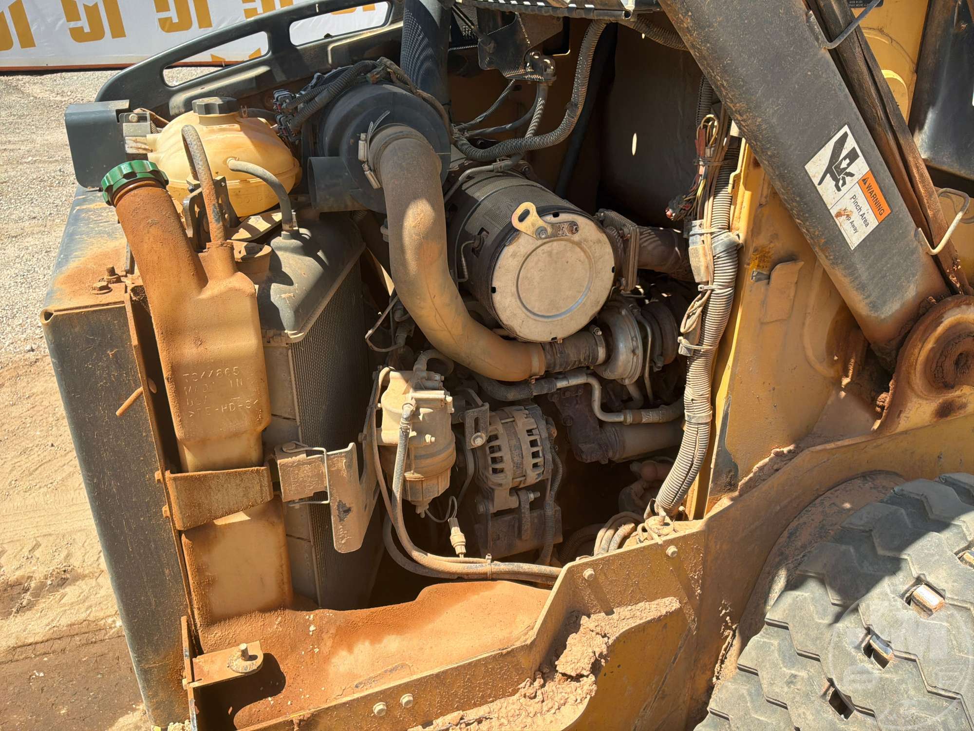 2016 John Deere 323E