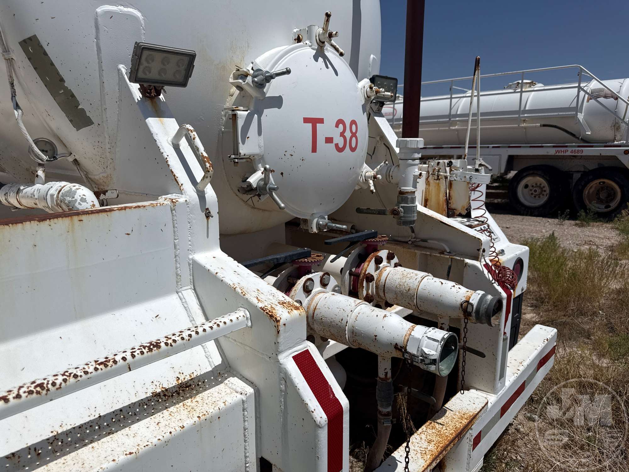 2011 Dragon VAC TANK TRAILER