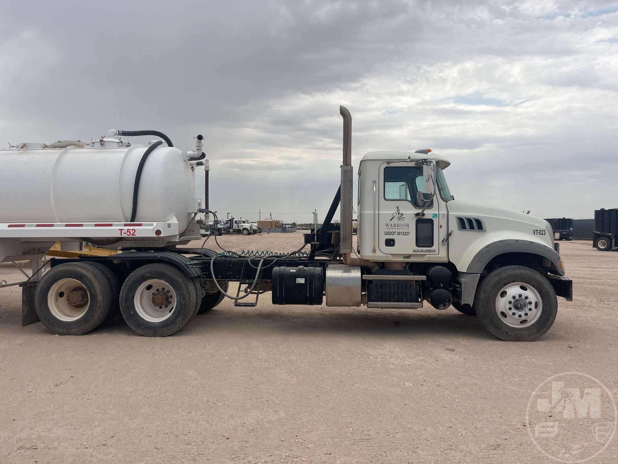 2013 Mack GU713