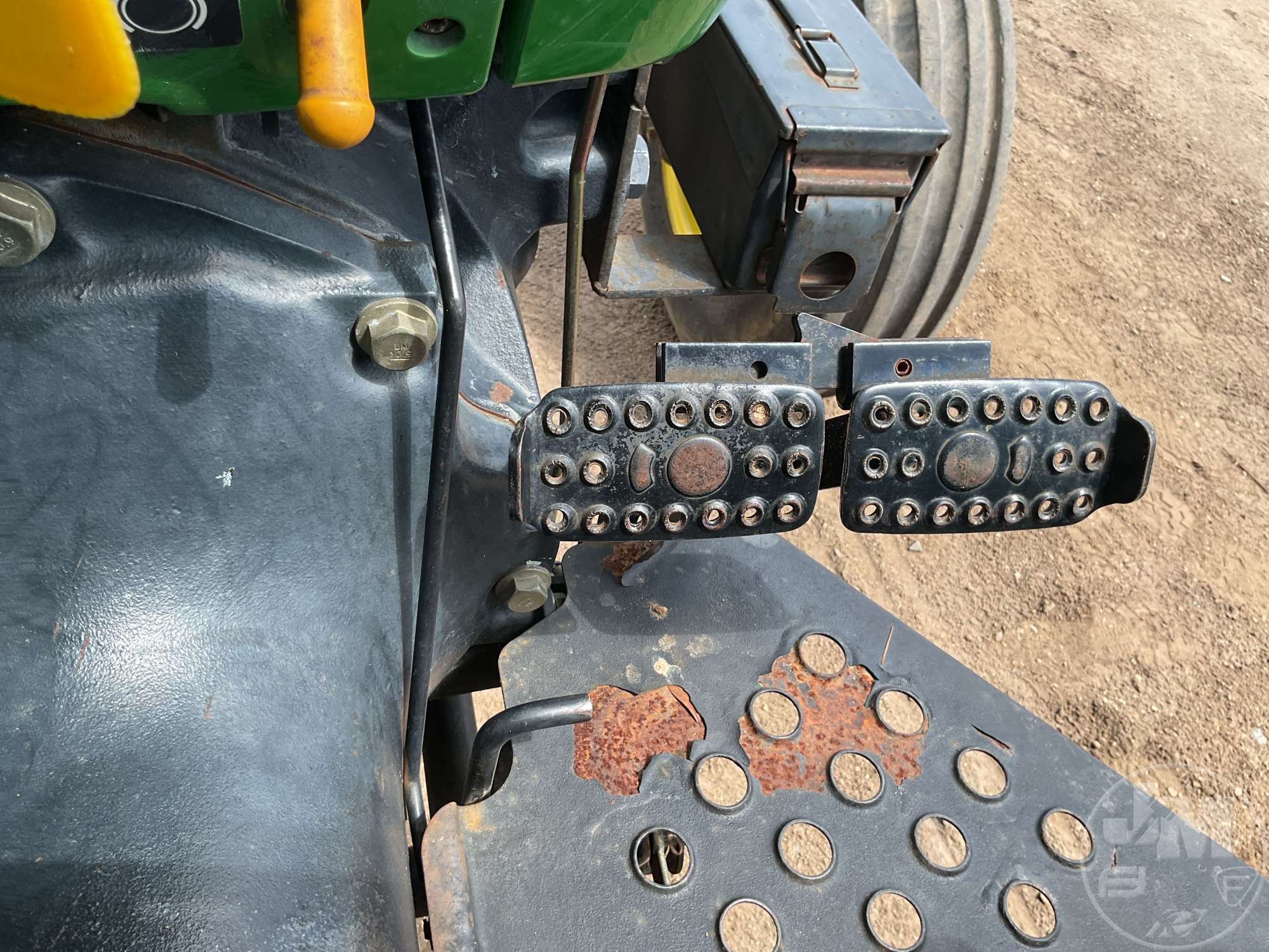 0 John Deere 5105