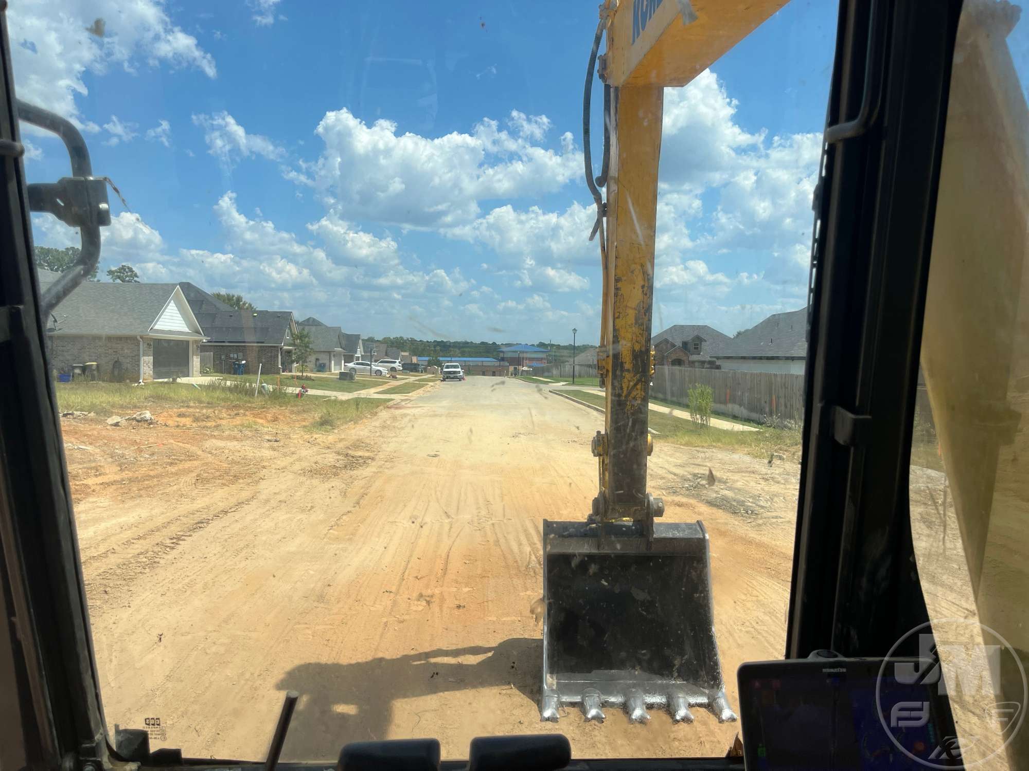 2022 Komatsu PC240LC-11