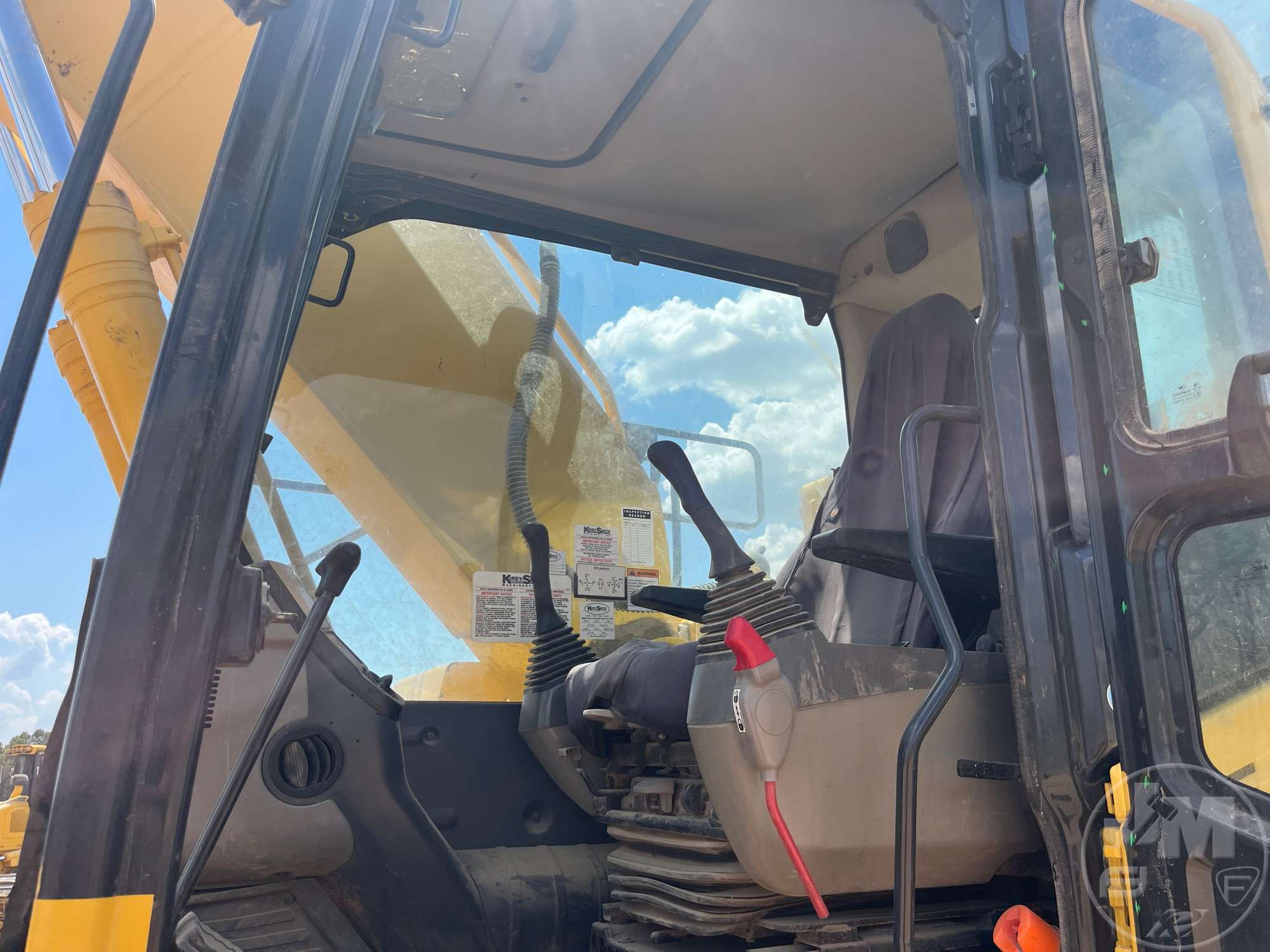 2022 Komatsu PC240LC-11
