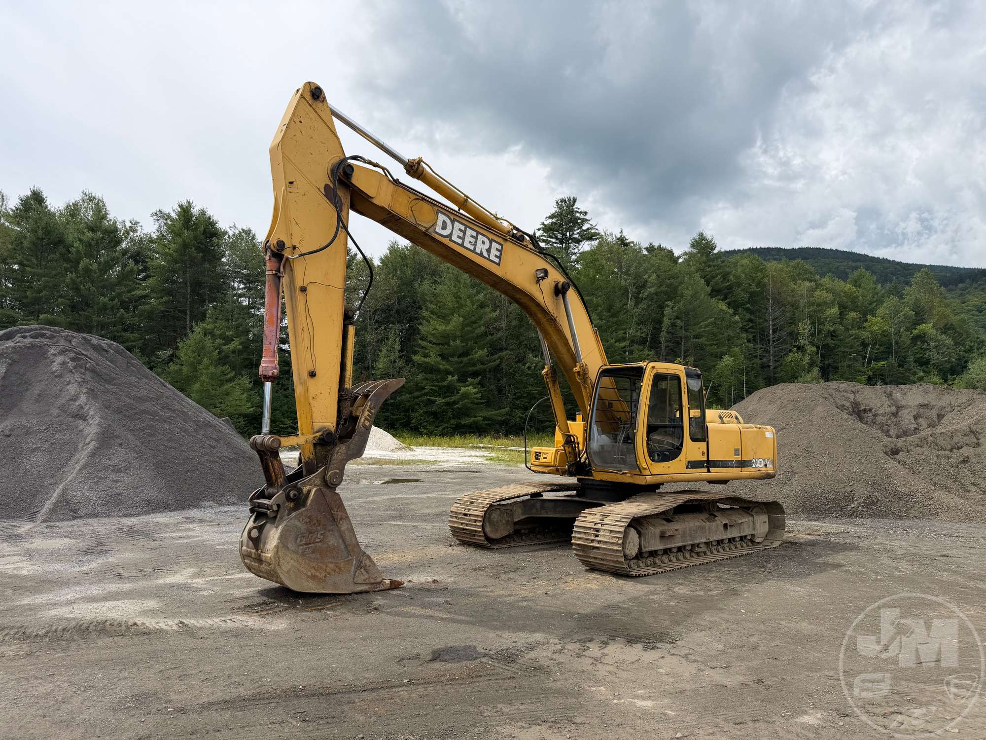 Photo of 2001 John Deere 230 LC