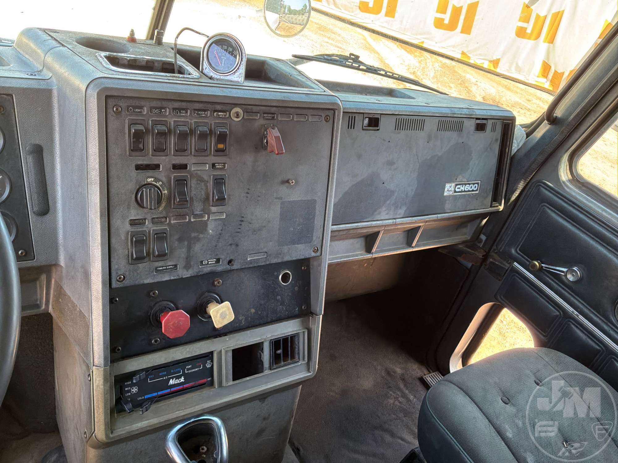 1993 Mack CH613