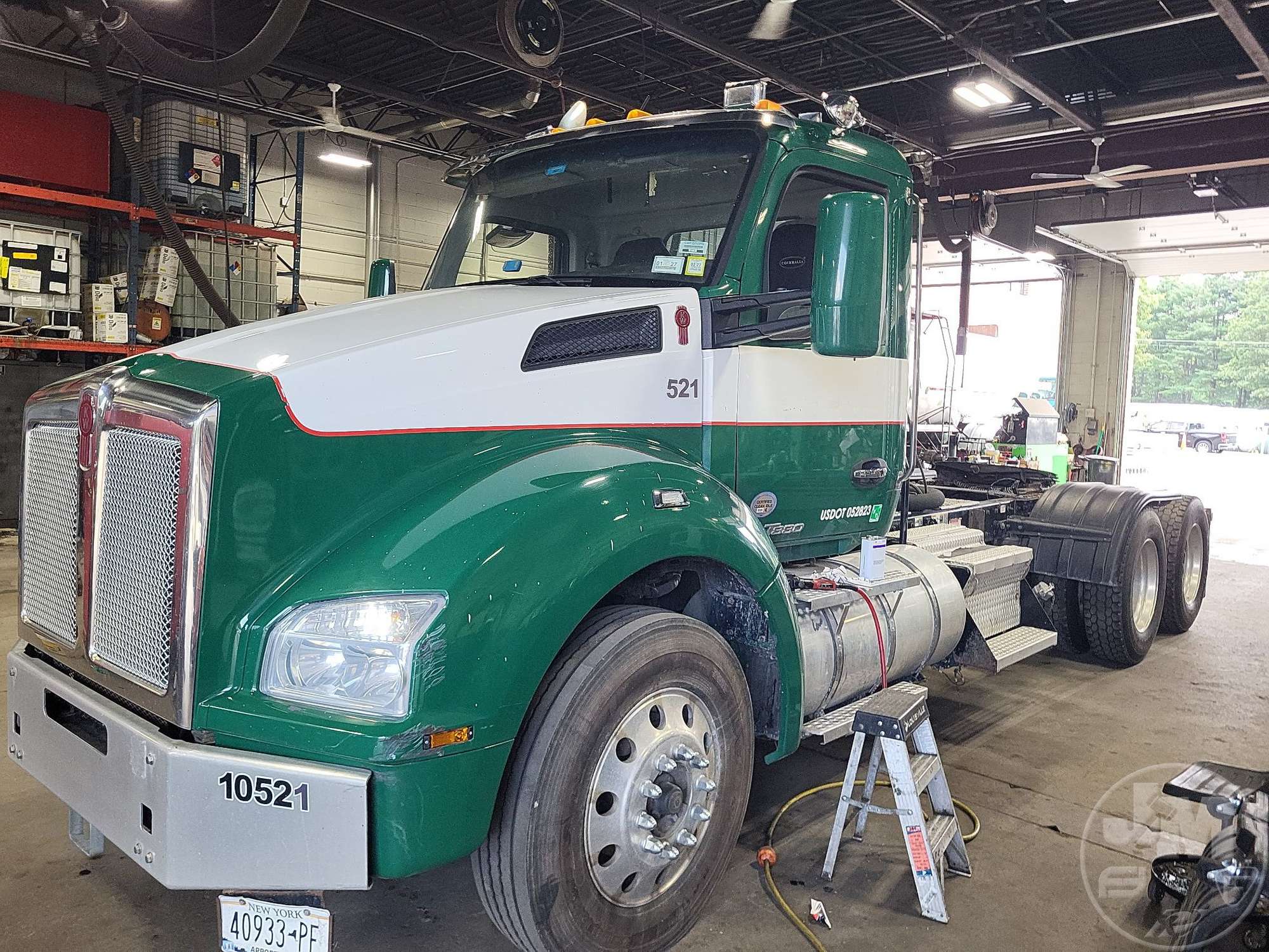 Photo of 2021 Kenworth T880