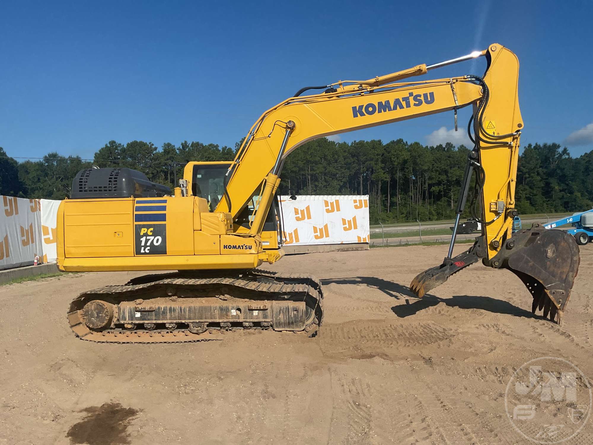 2017 Komatsu PC170LC-11