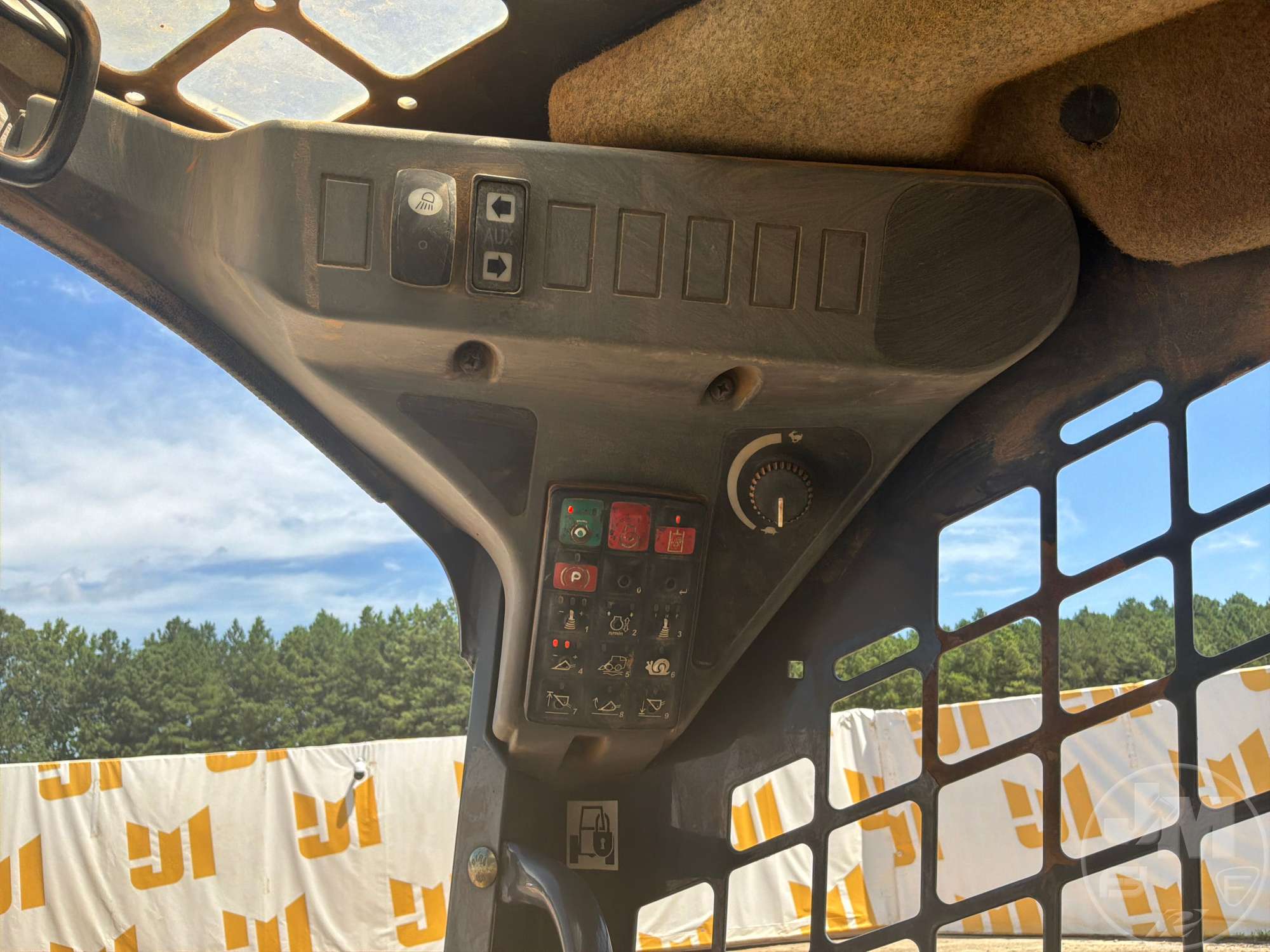 2016 John Deere 323E