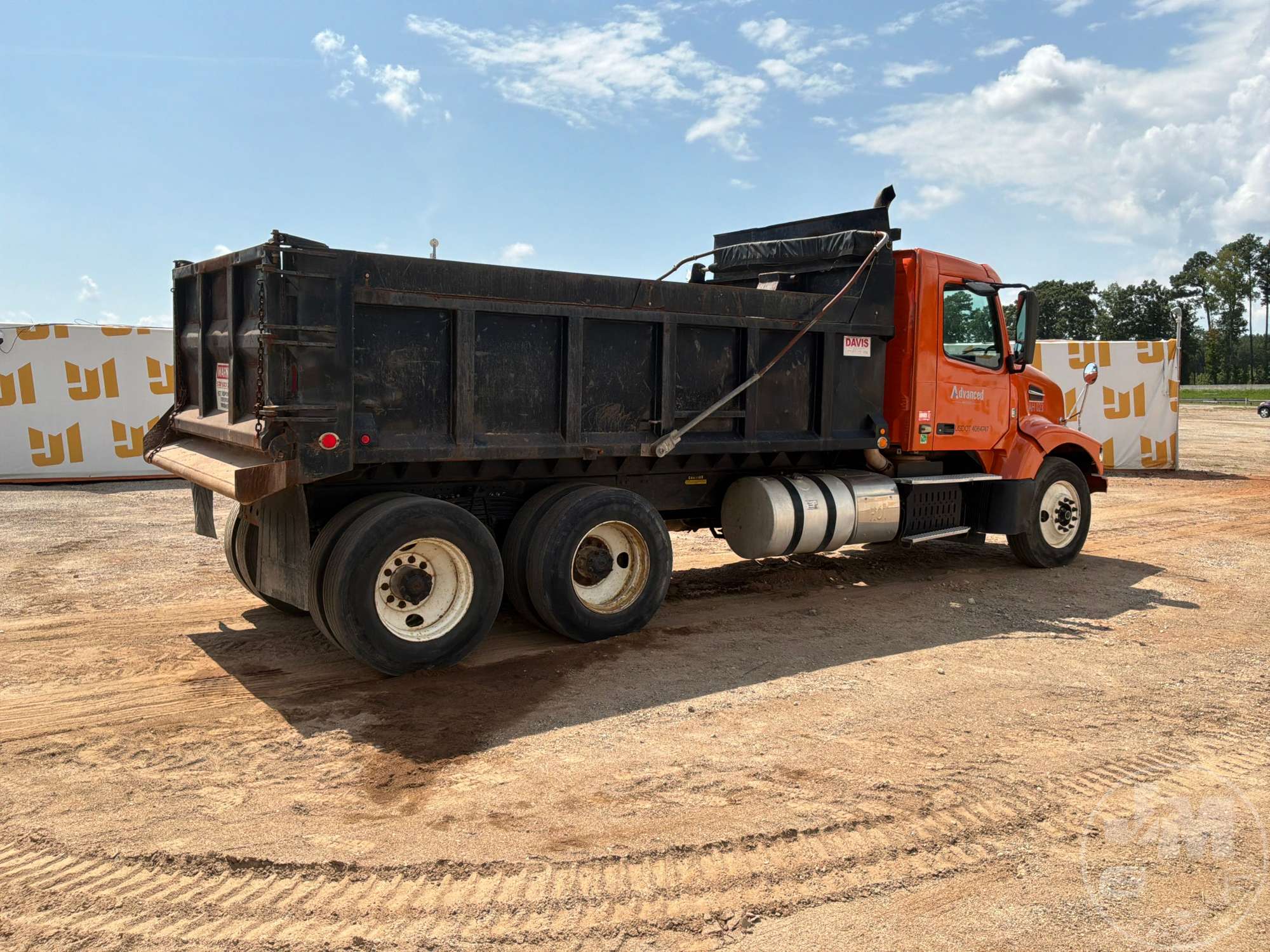 2014 Volvo VHD