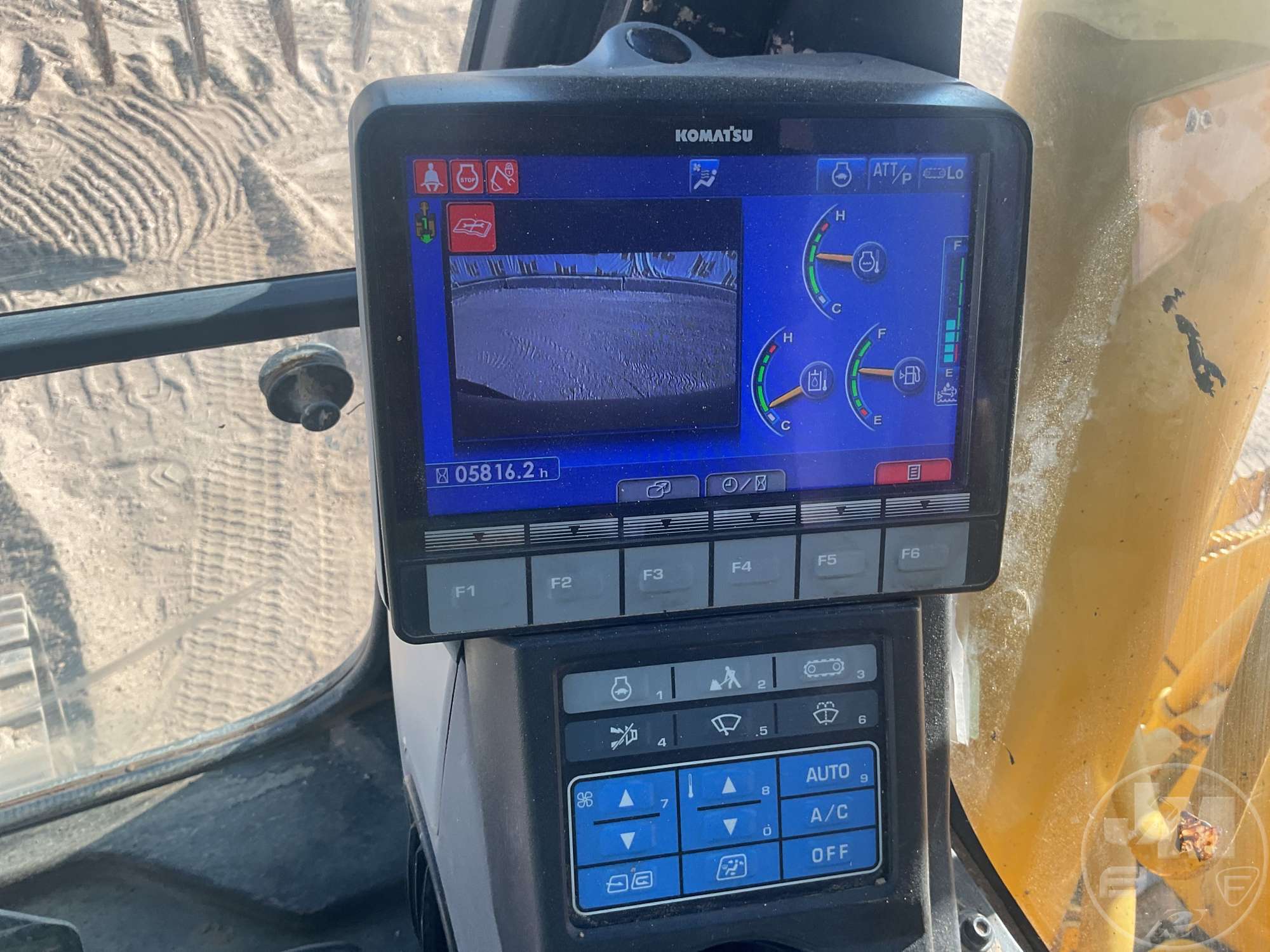 2017 Komatsu PC170LC-11