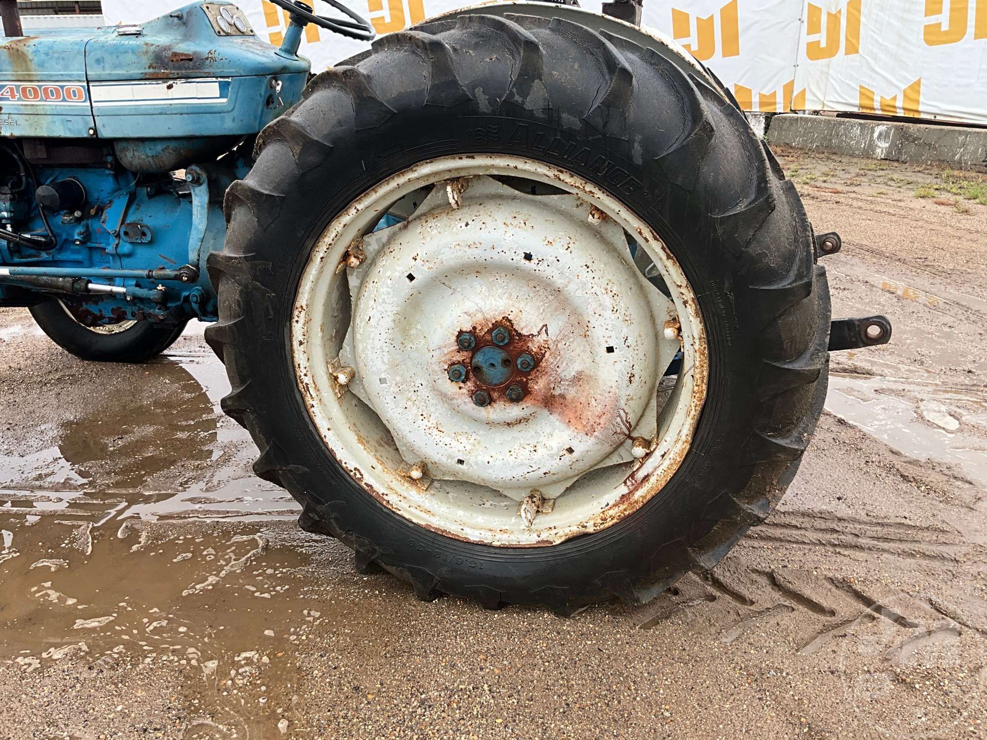 0 Ford 4000