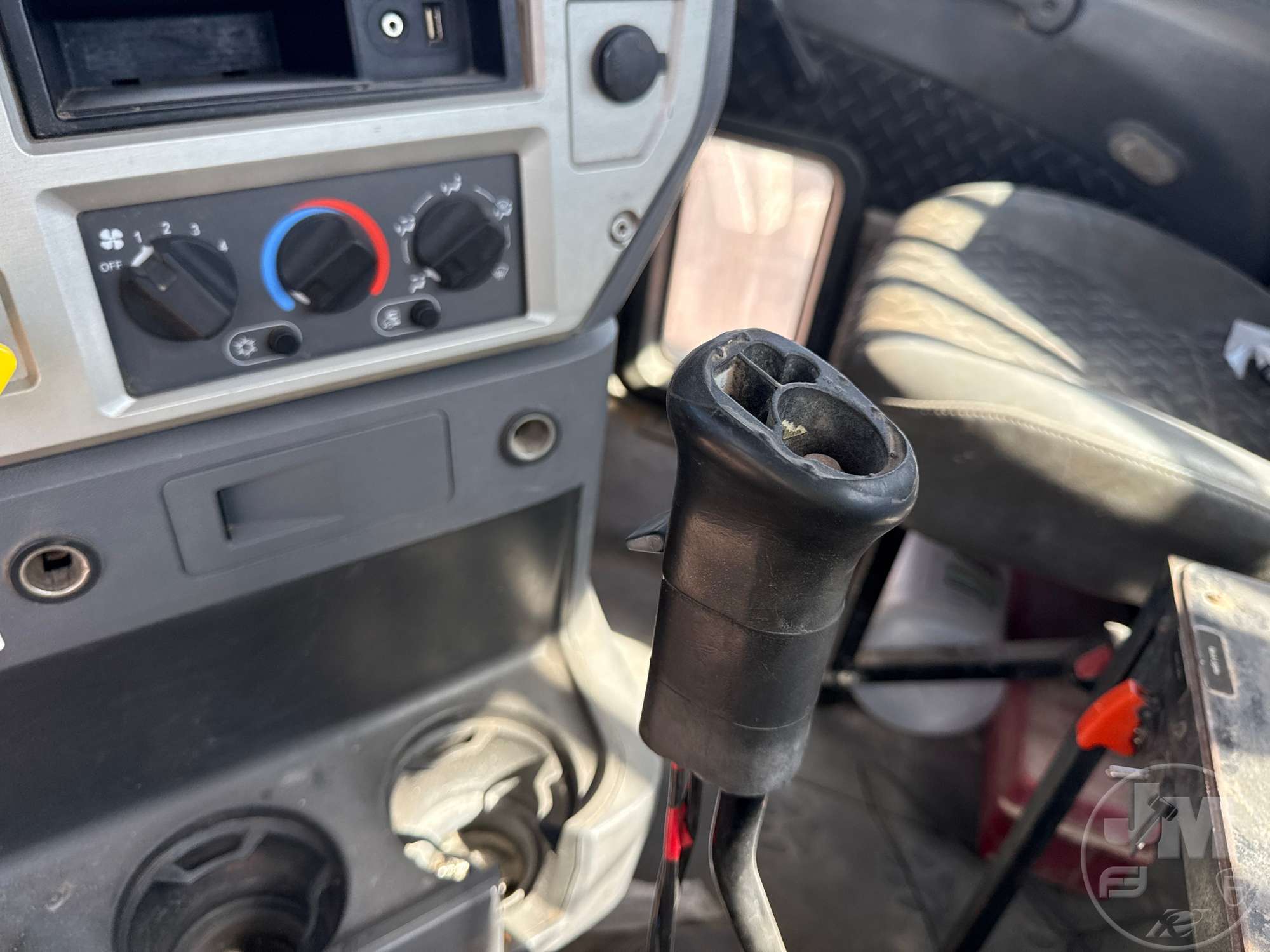 2015 Mack GU713