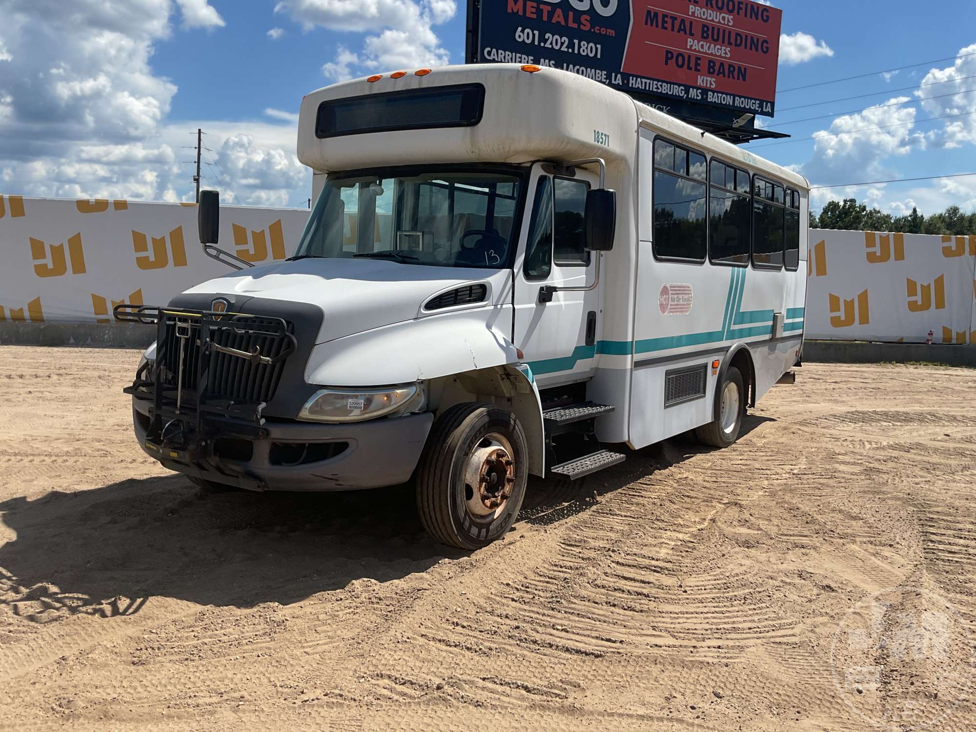 Photo of 2013 International INTEGRATED HC C BUS