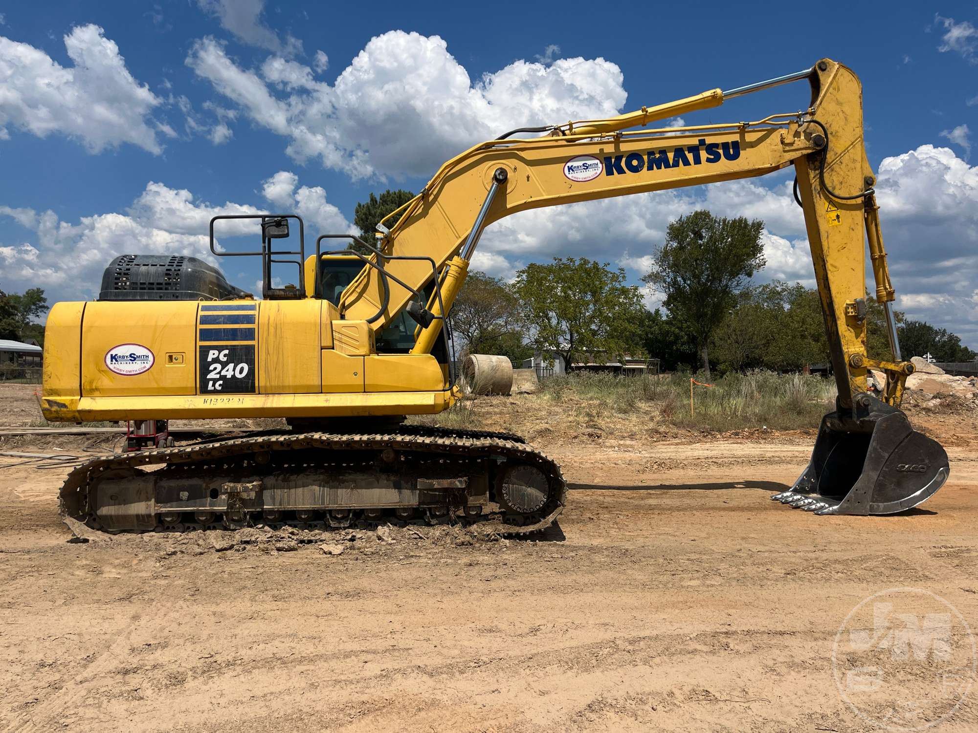 2022 Komatsu PC240LC-11