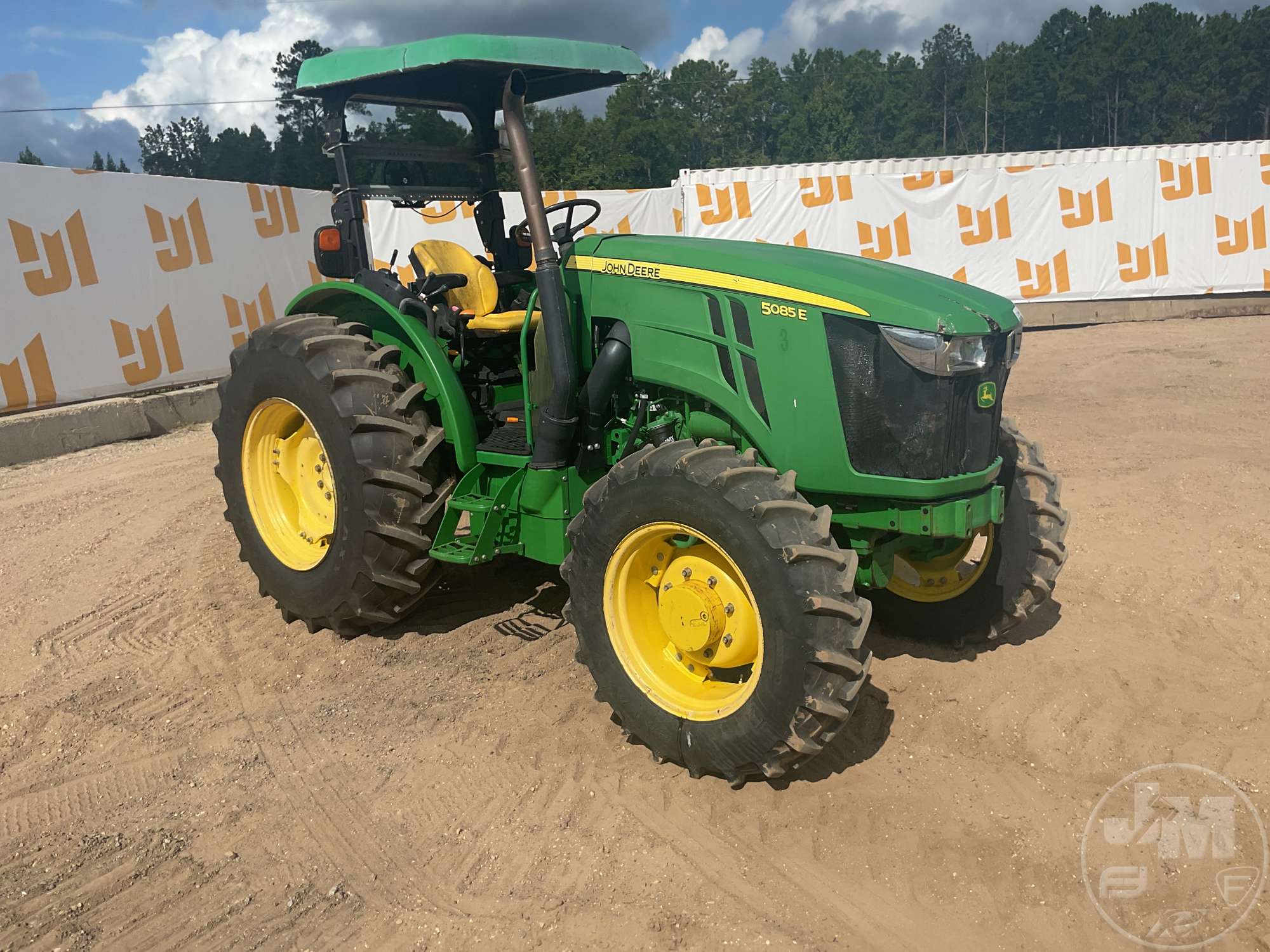 2014 John Deere 5085E