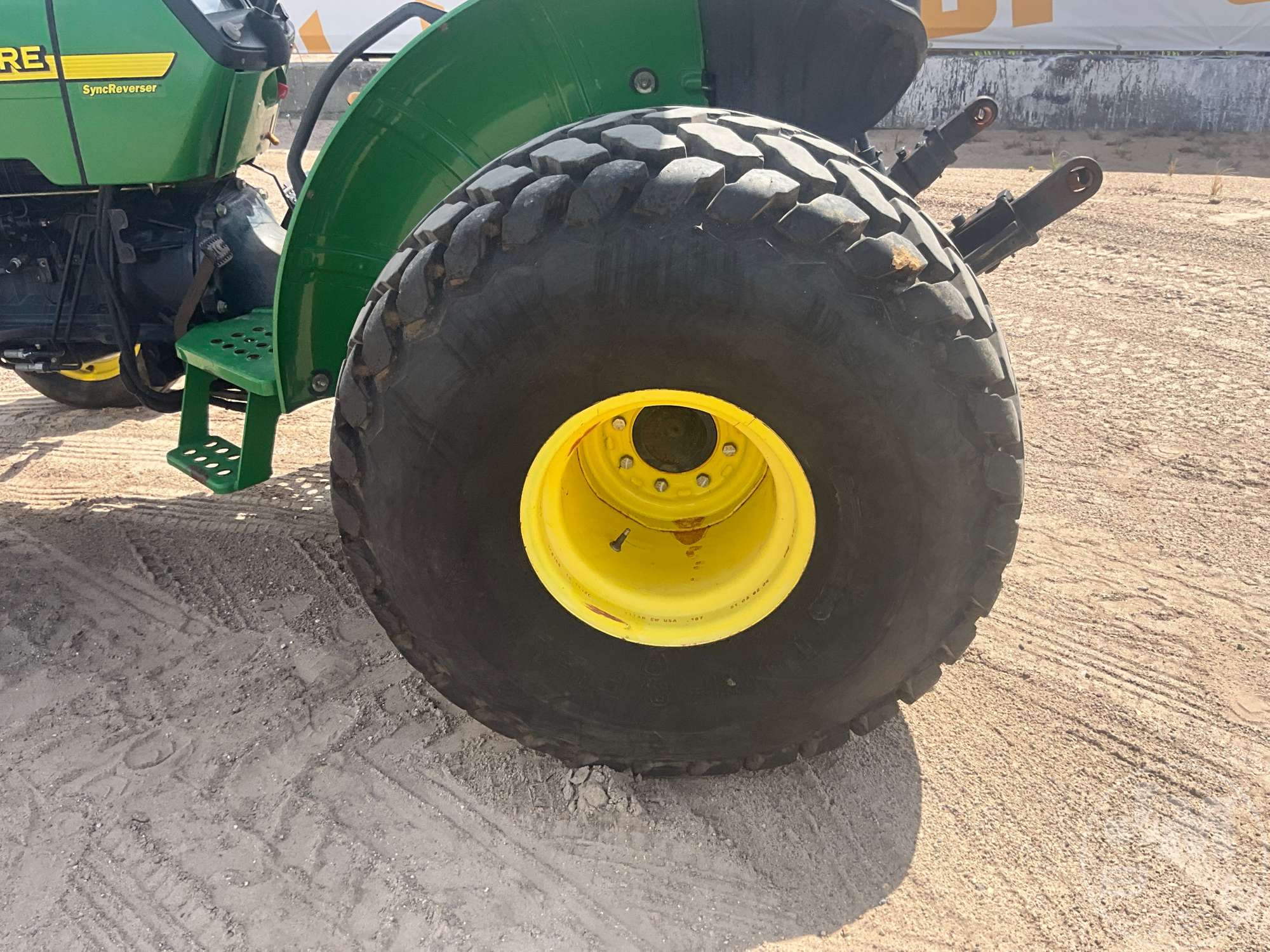 0 John Deere 5105