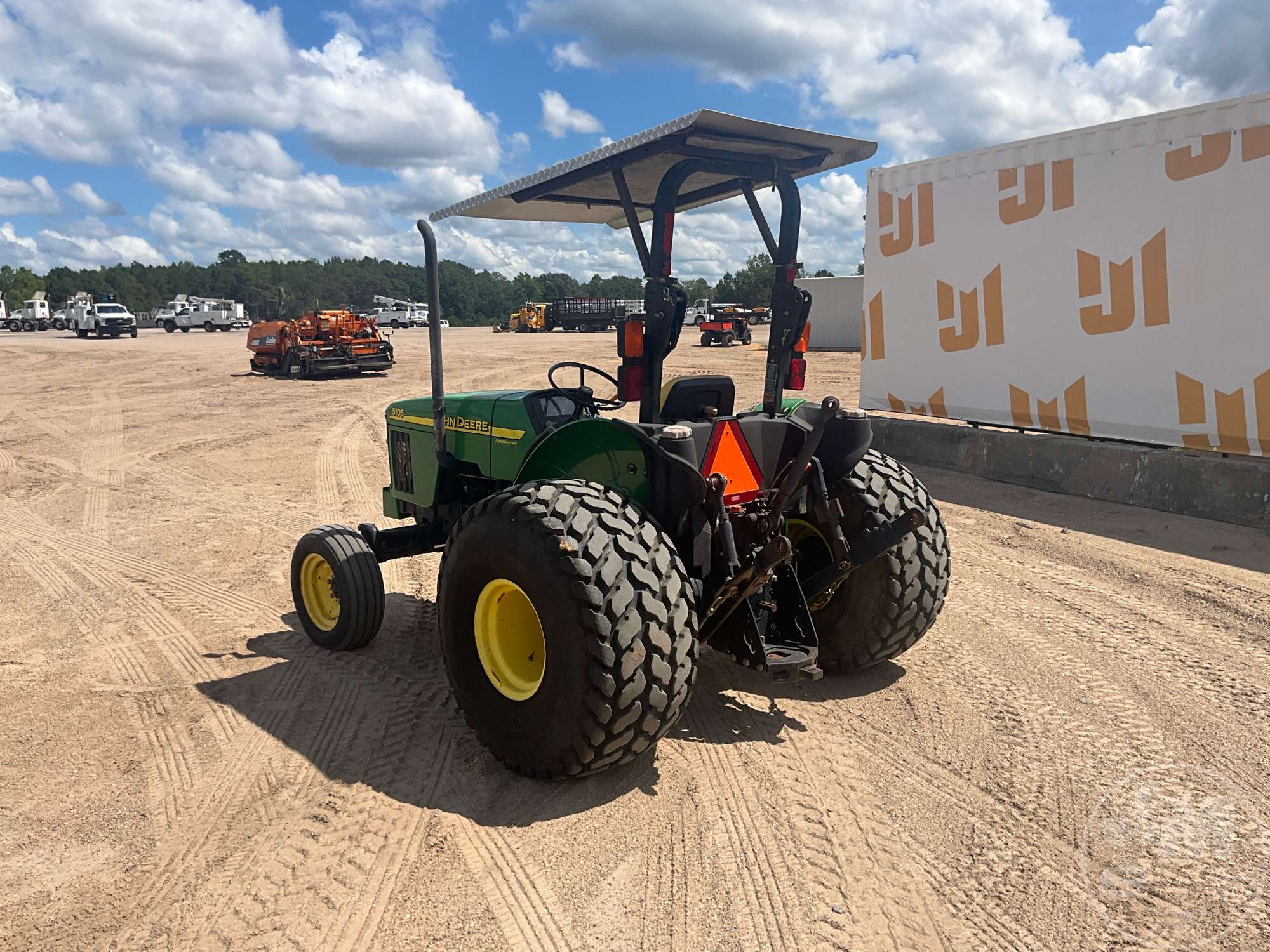 0 John Deere 5105