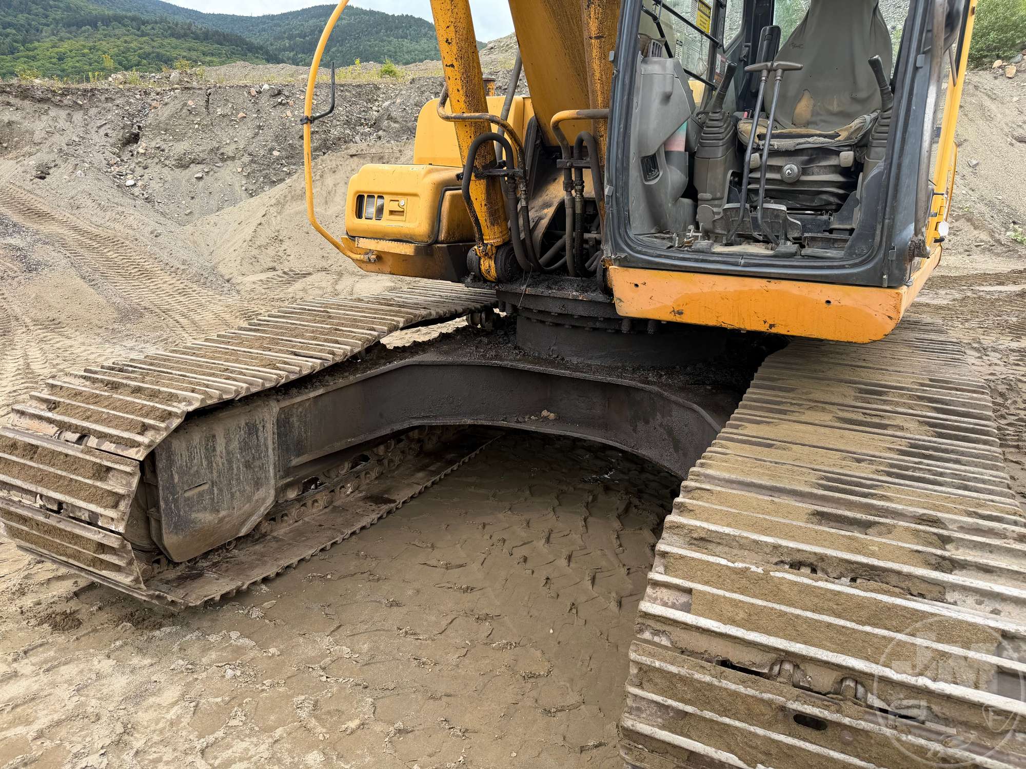 2004 John Deere 270C LC