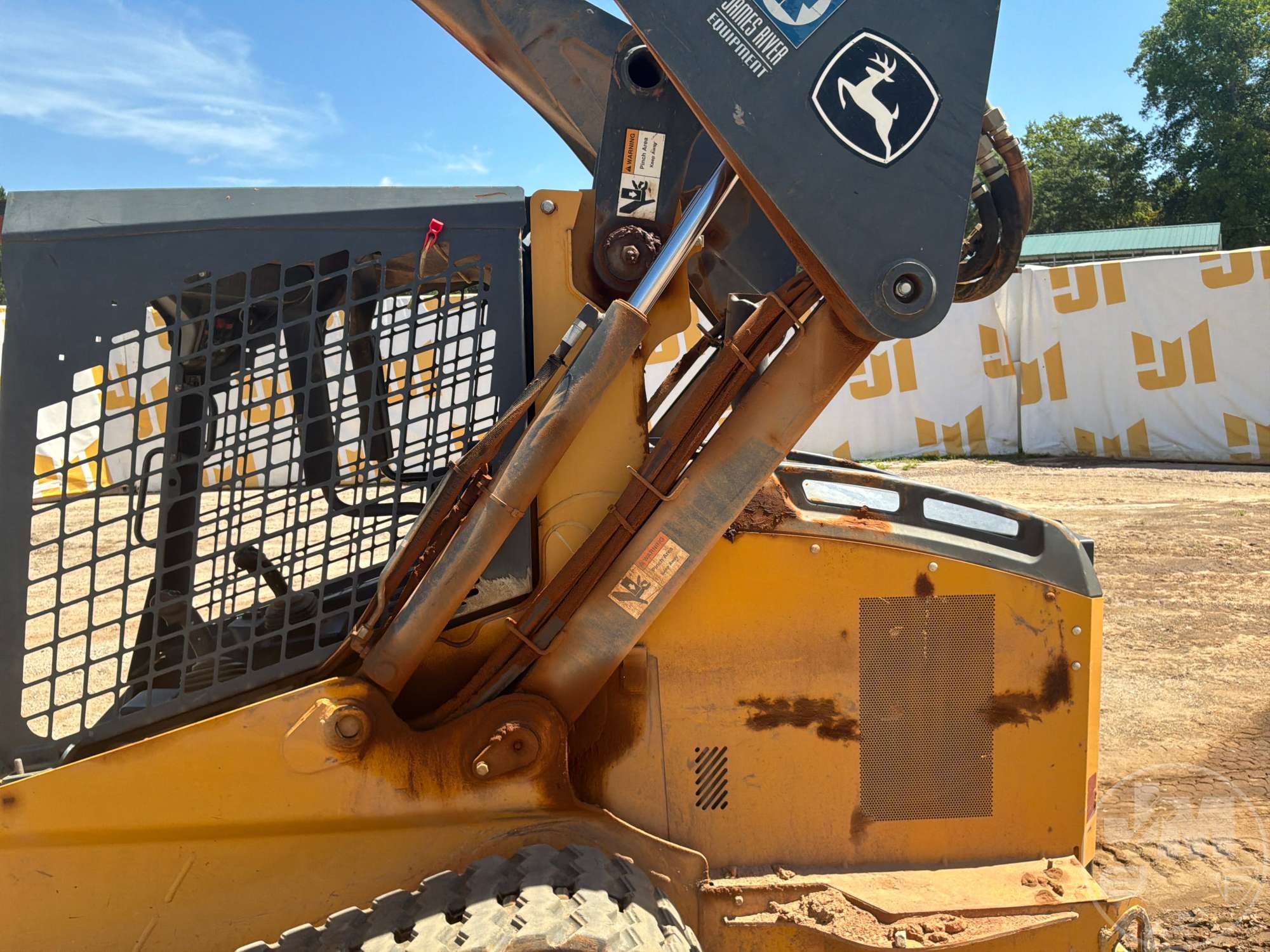 2016 John Deere 323E