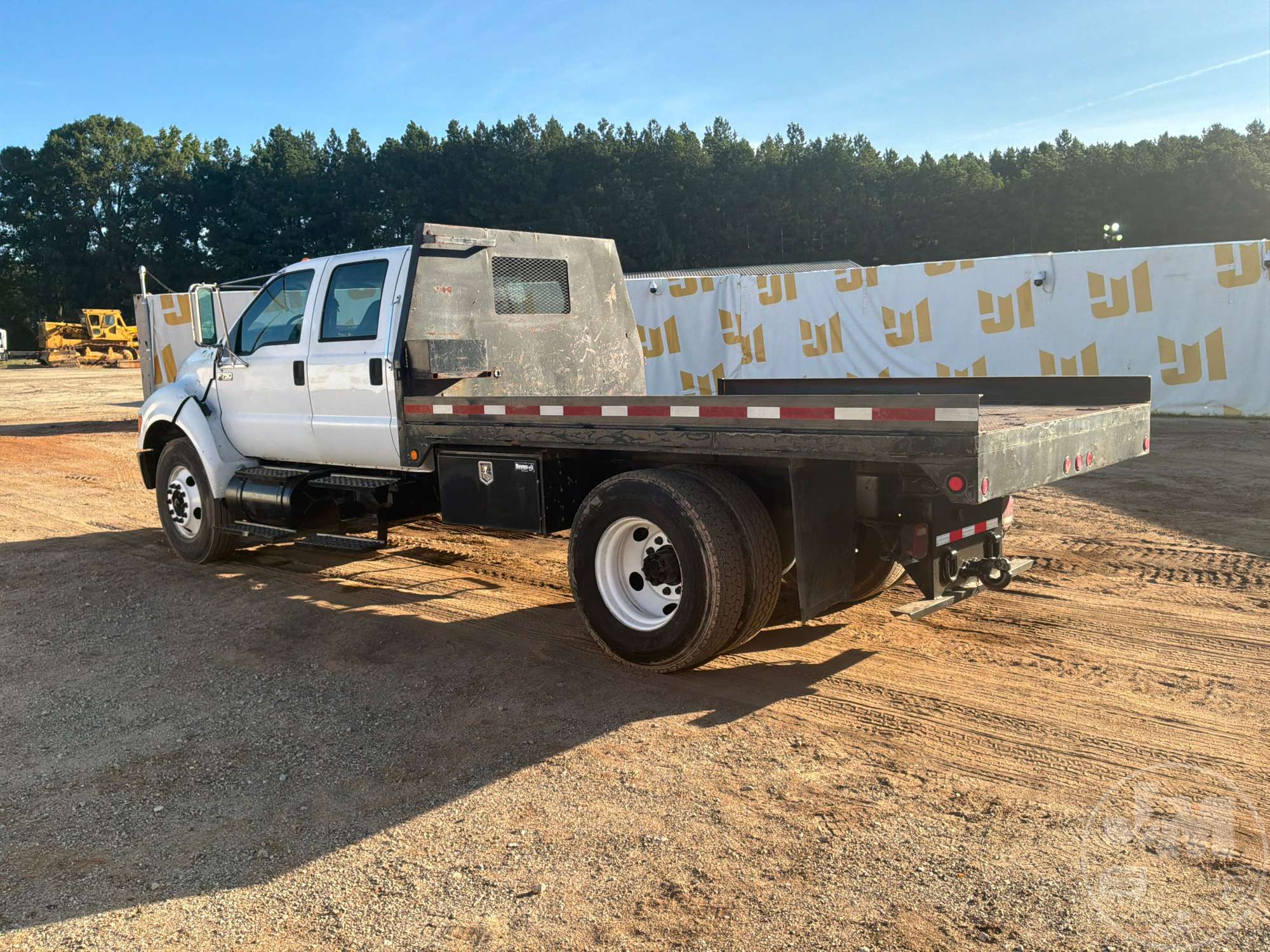 2009 Ford F-750 CREW CAB