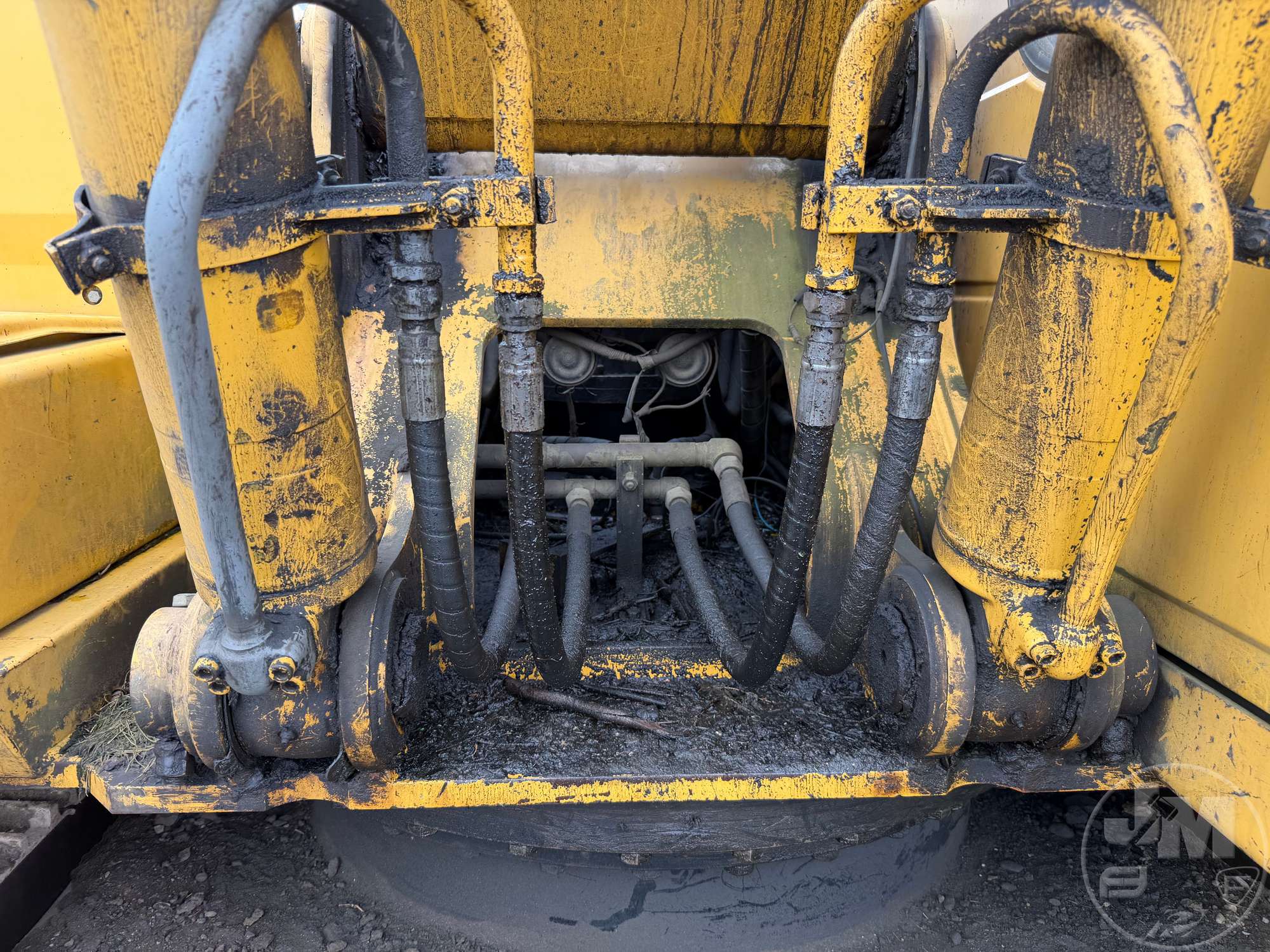 2001 John Deere 230 LC