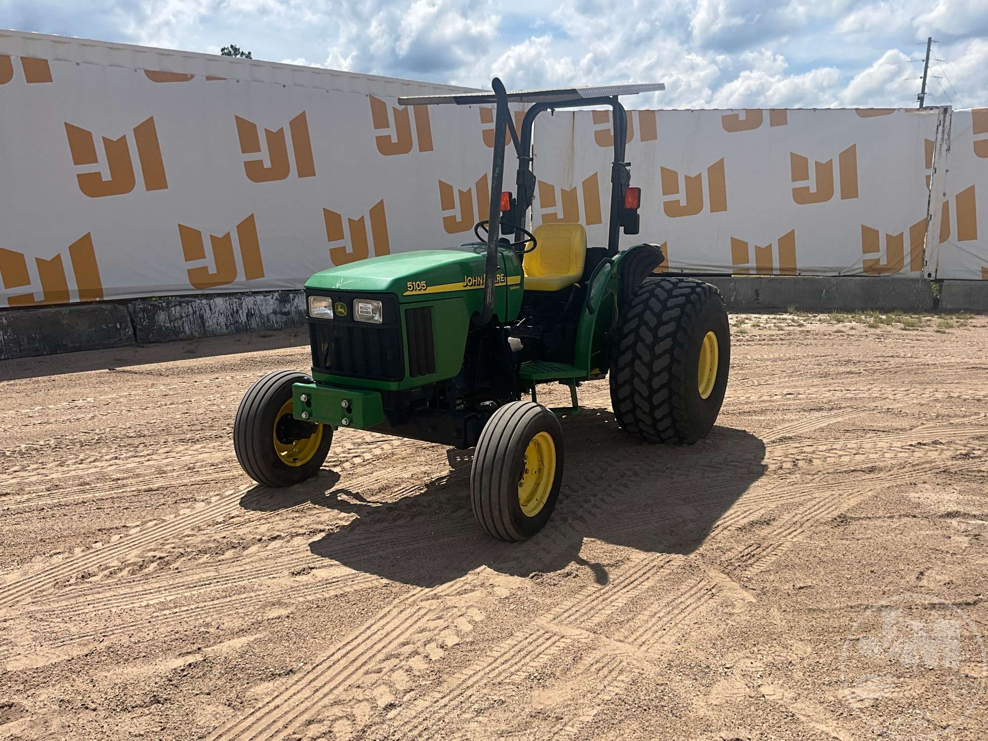 Photo of John Deere 5105