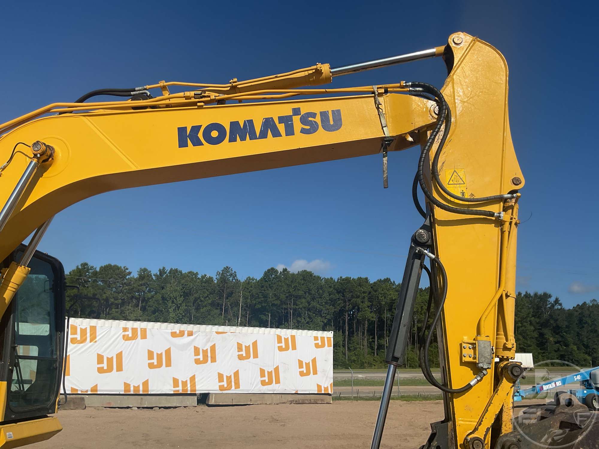 2017 Komatsu PC170LC-11