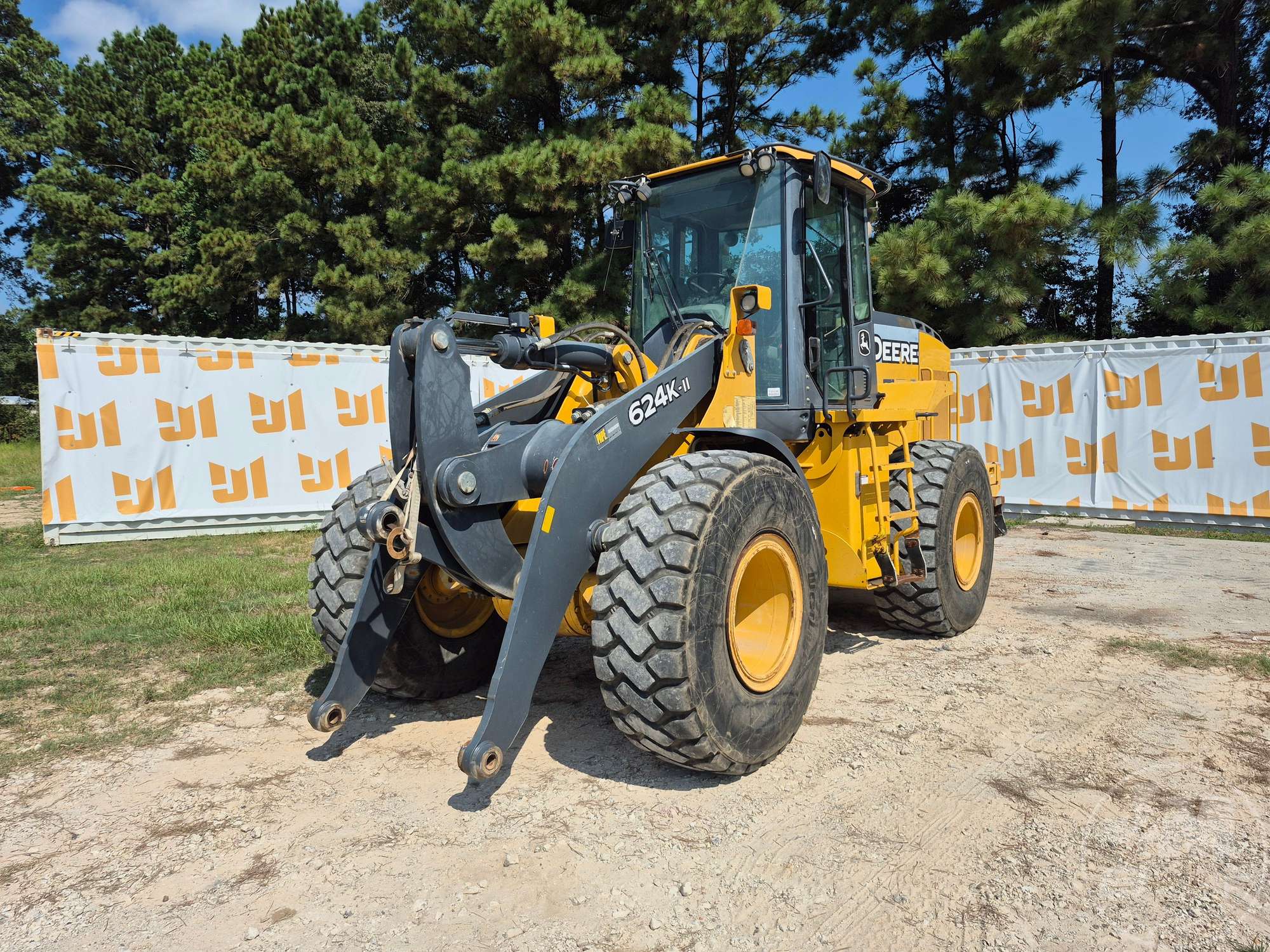 Photo of 2017 John Deere 624K