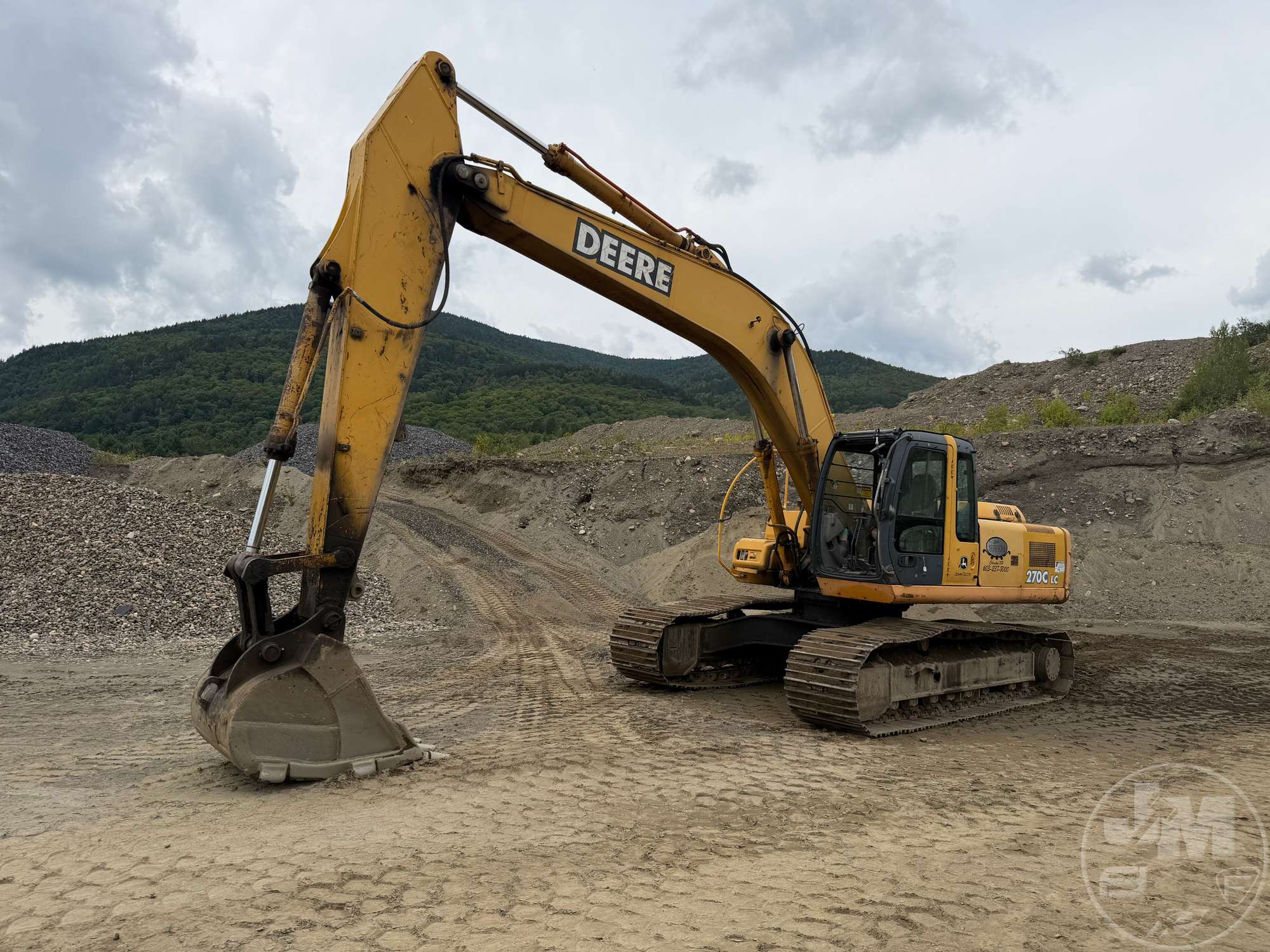 Photo of 2004 John Deere 270C LC