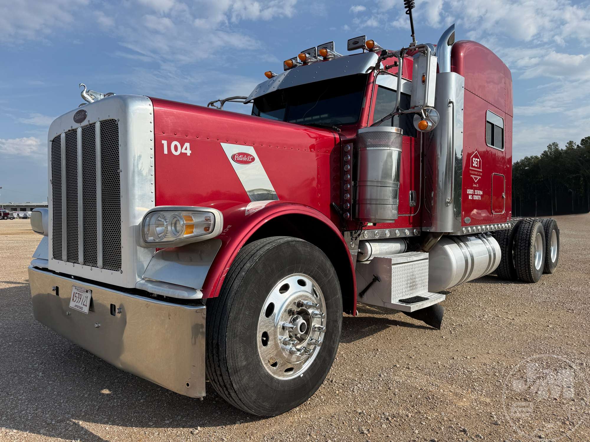 Photo of 2011 Peterbilt 389