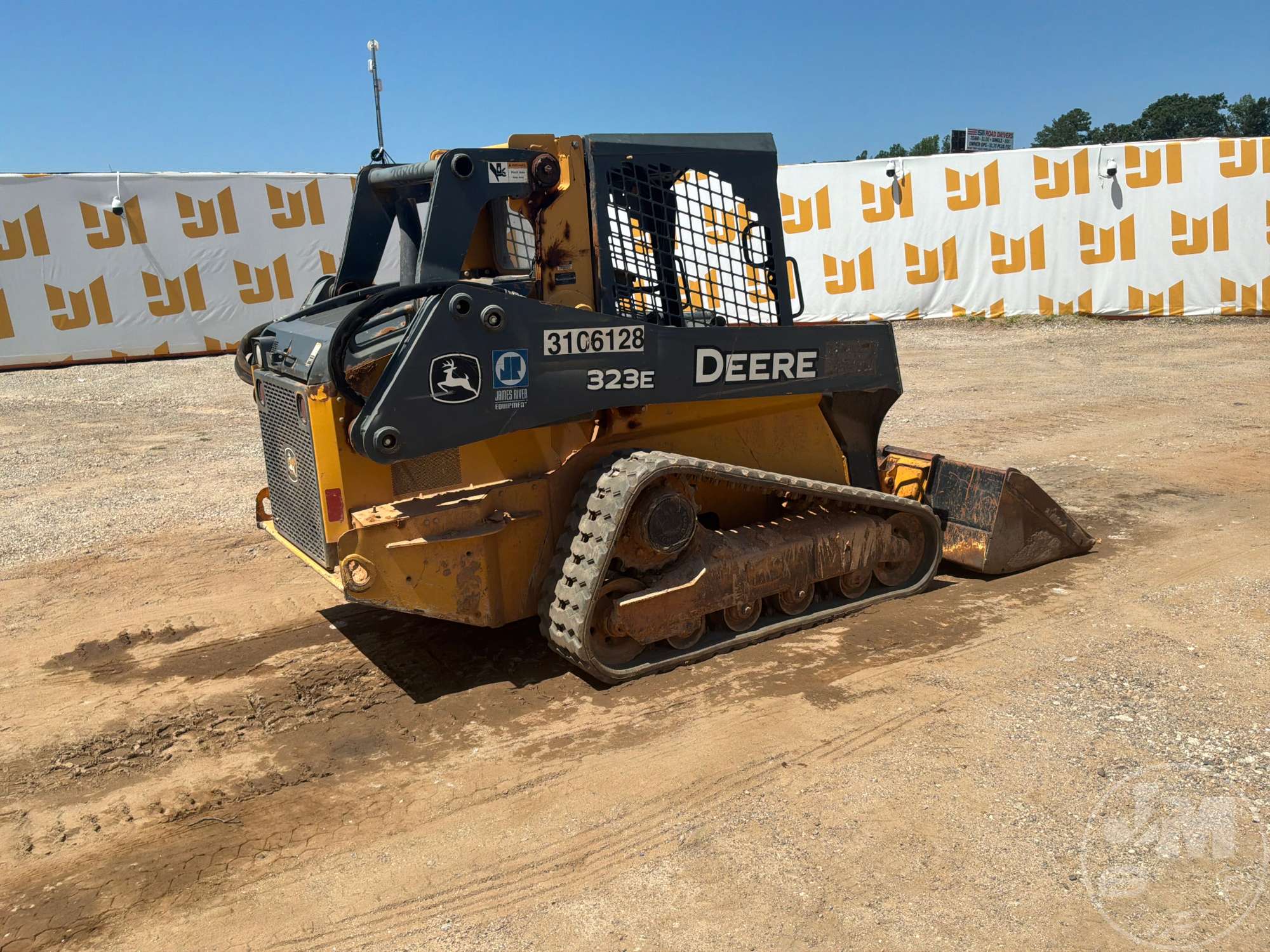 2016 John Deere 323E