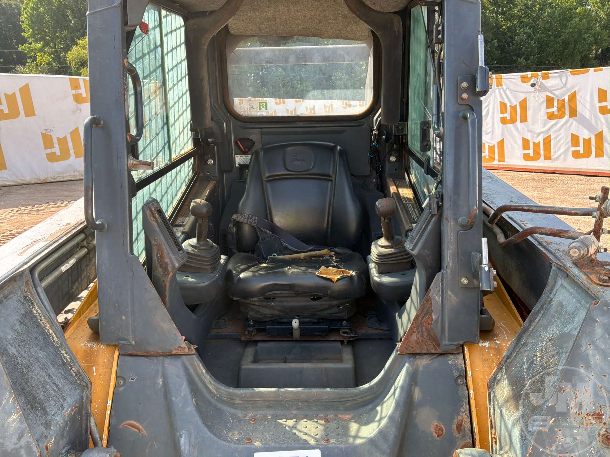 2011 John Deere 333D