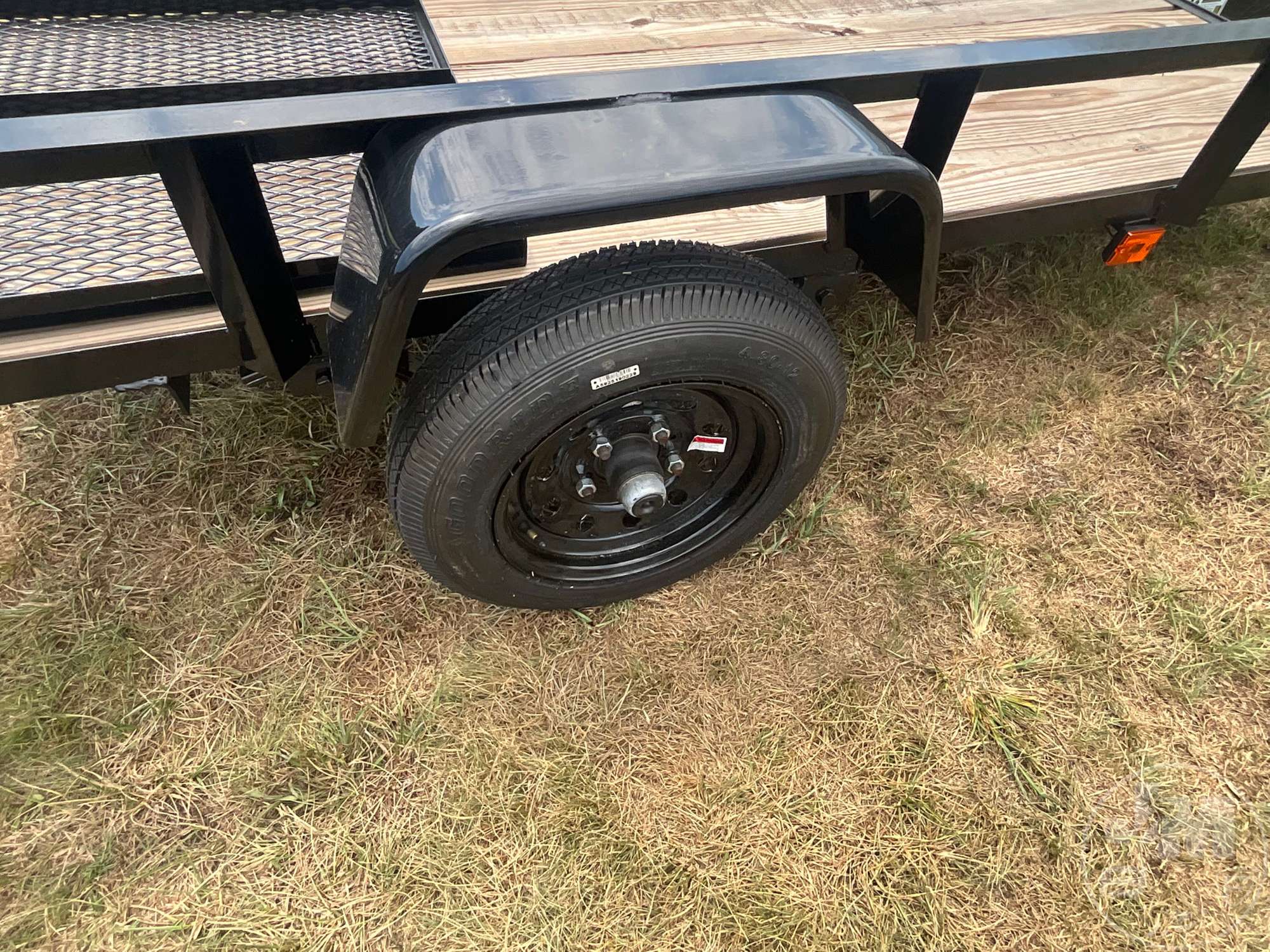 2027 TRIPLE CROWN TRAILERS, INC LD5X8S10O