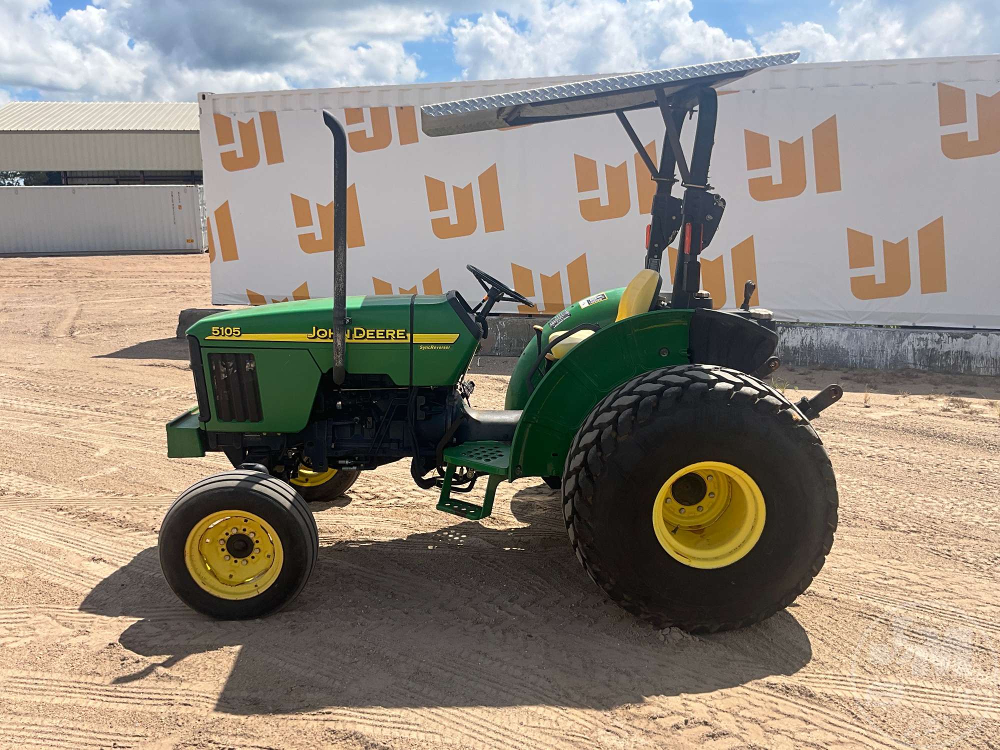 0 John Deere 5105