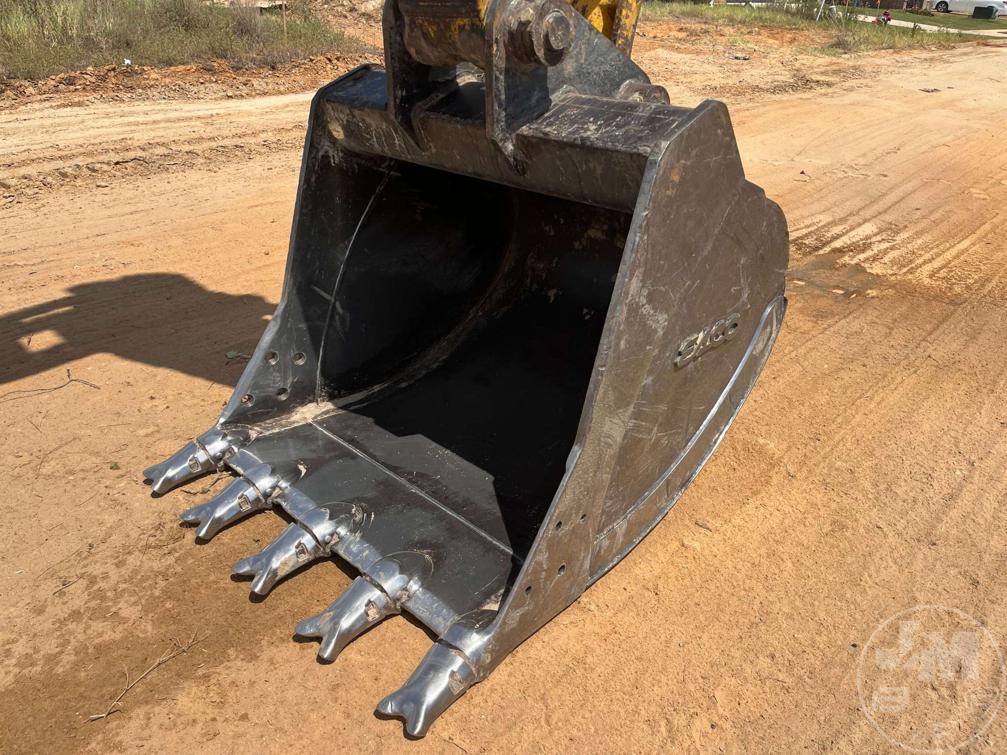 2022 Komatsu PC240LC-11