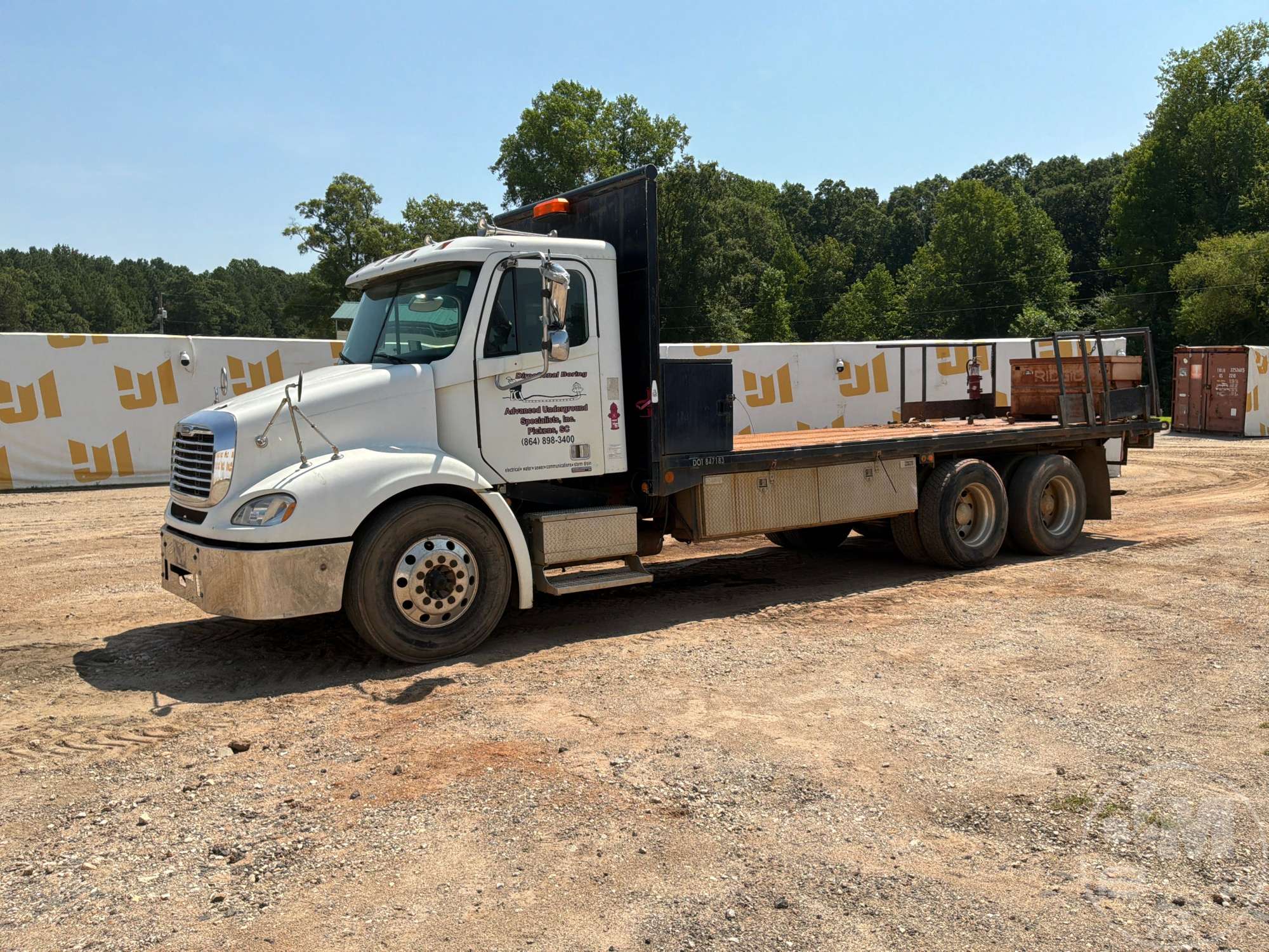 Photo of 2005 Freightliner Columbia
