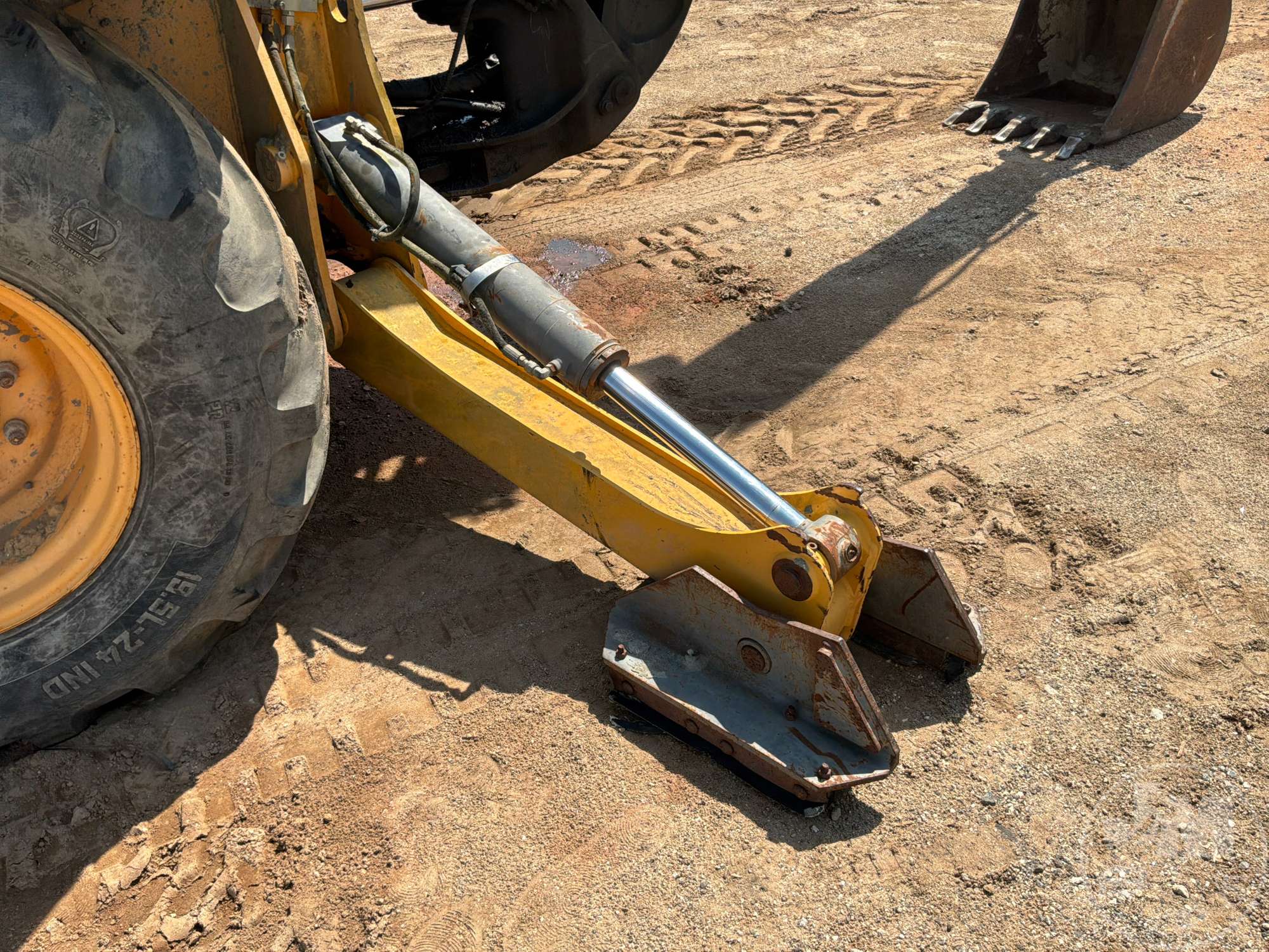 2014 Volvo BL70B