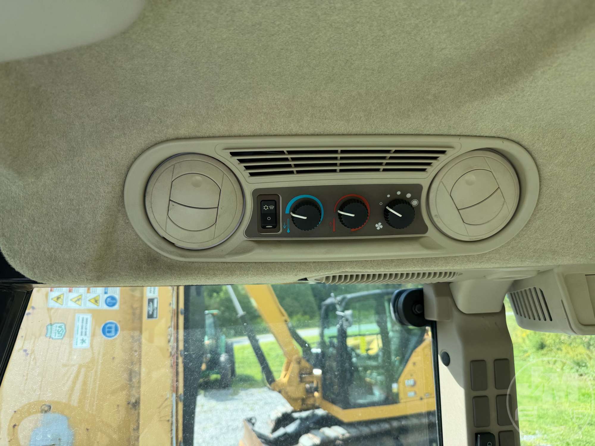 0 John Deere 5100E