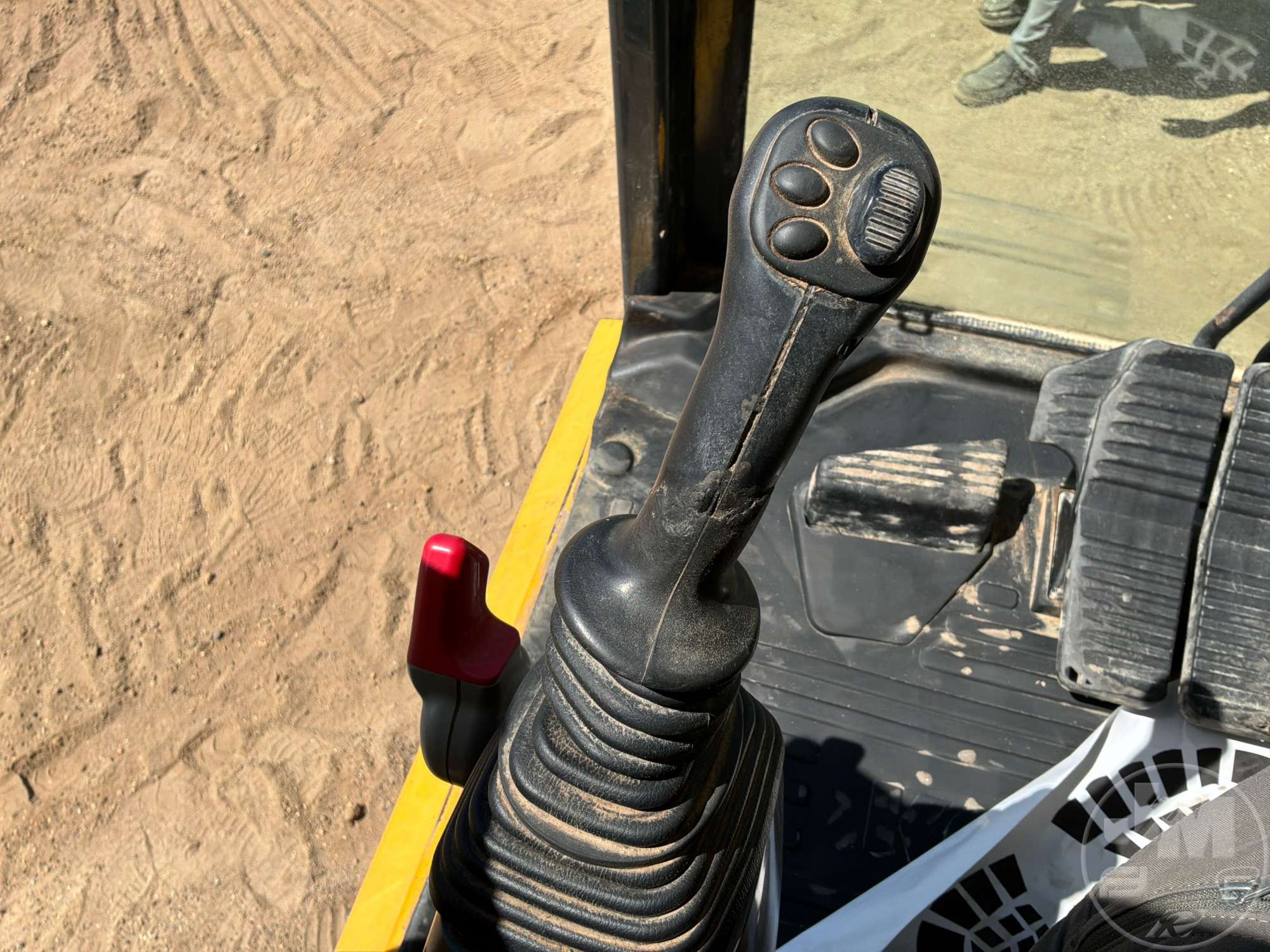 2019 Komatsu PC210LC-11