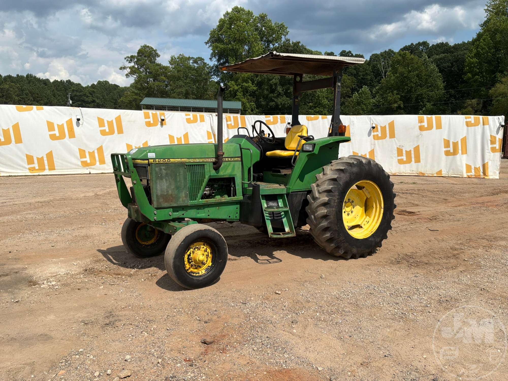 Photo of John Deere 6200