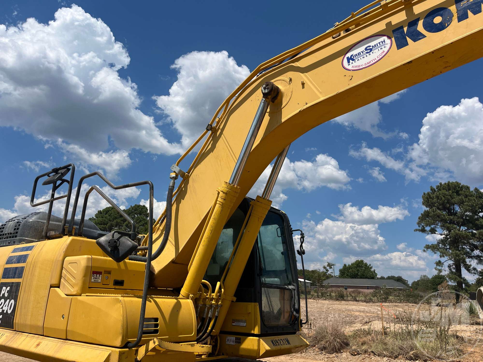 2022 Komatsu PC240LC-11