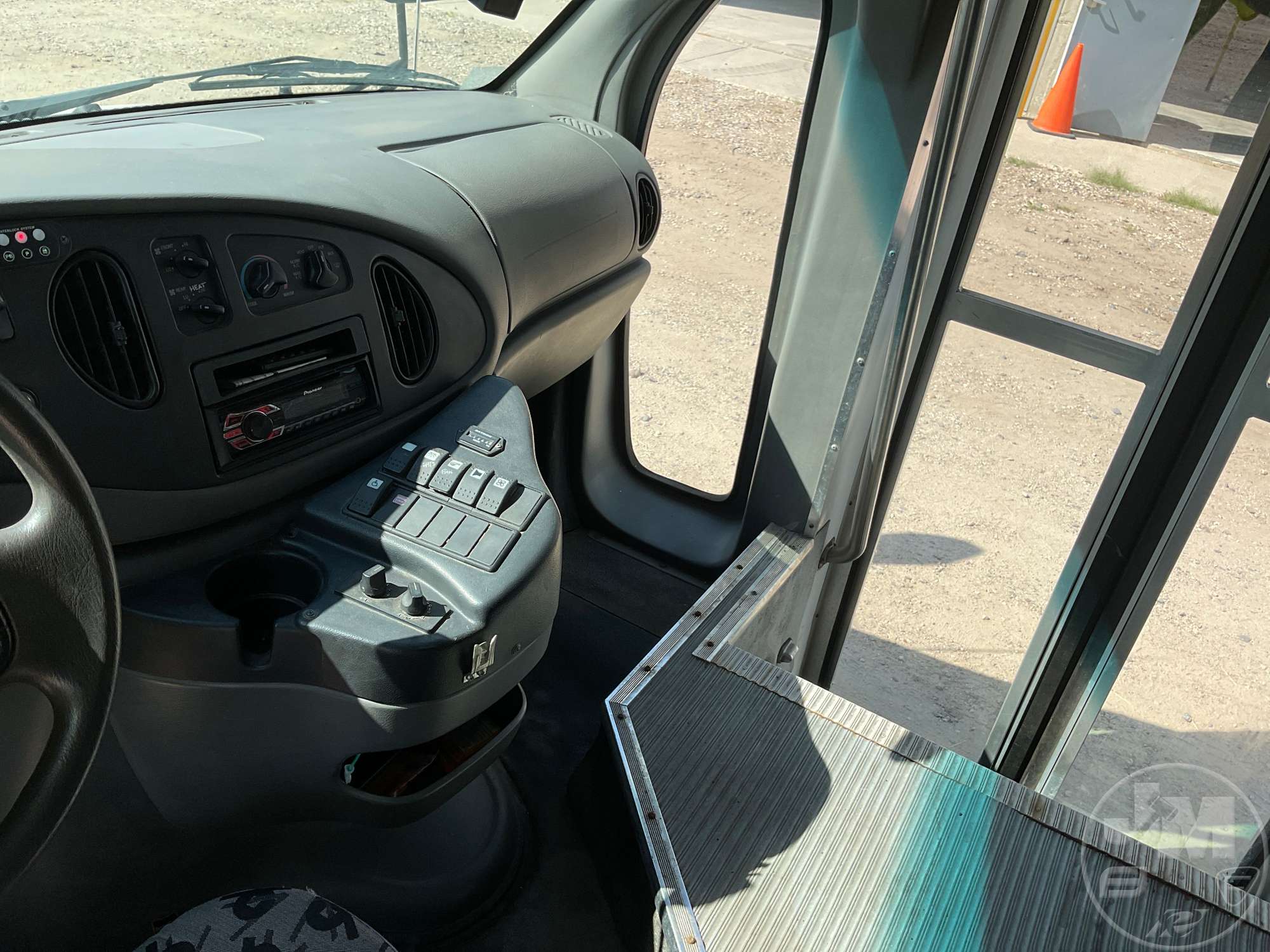 2006 Ford E-450