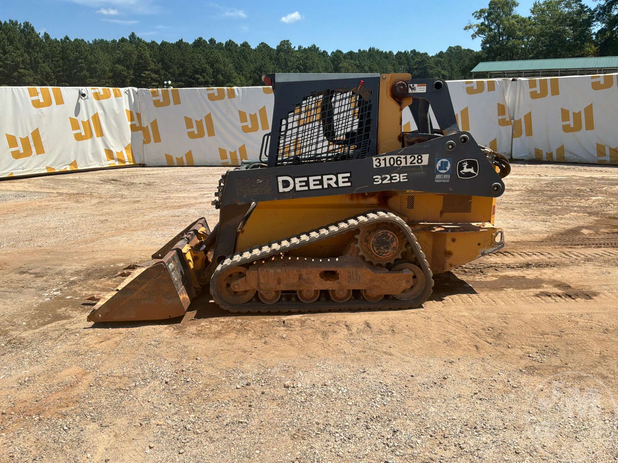 2016 John Deere 323E