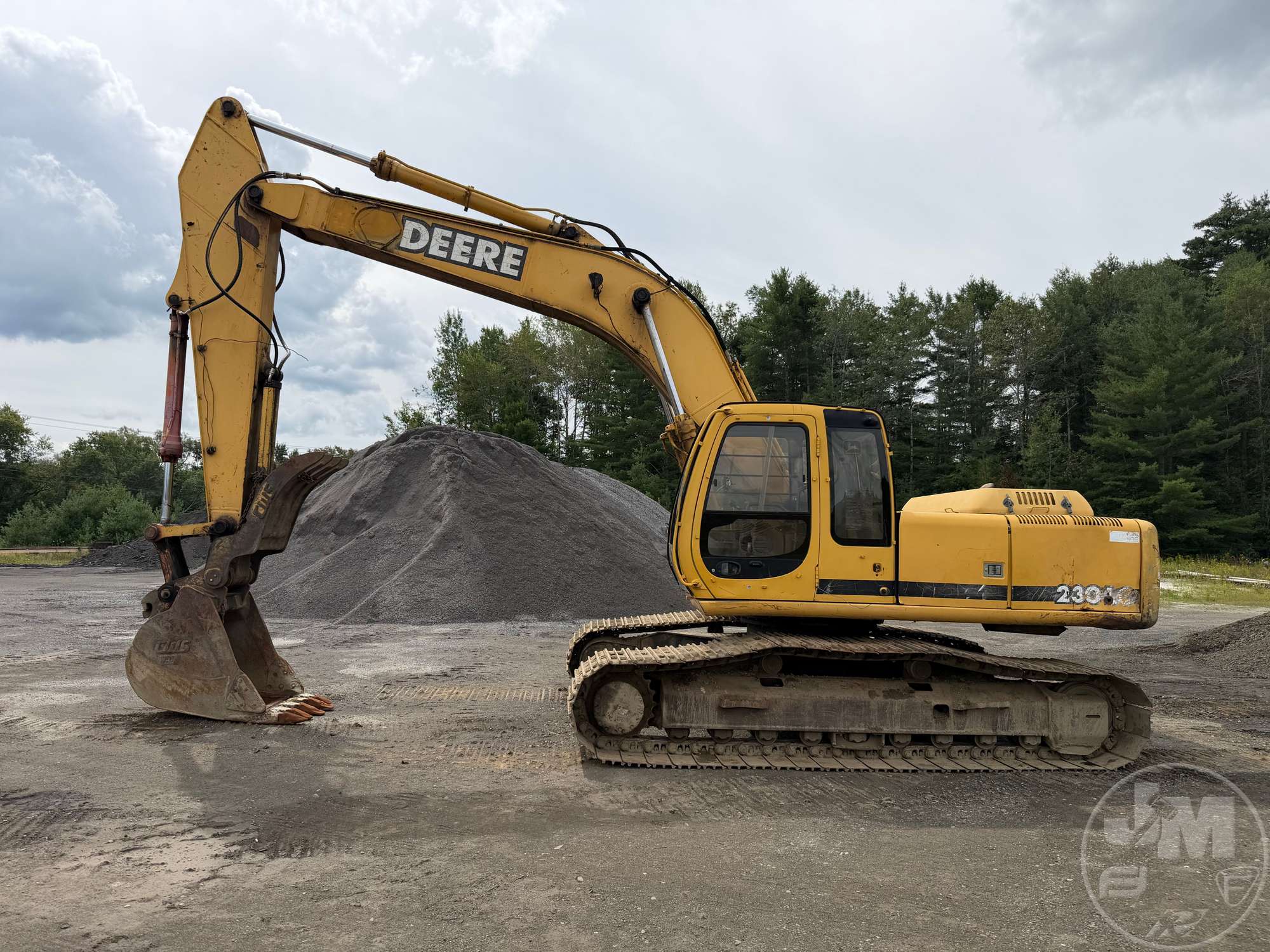 2001 John Deere 230 LC